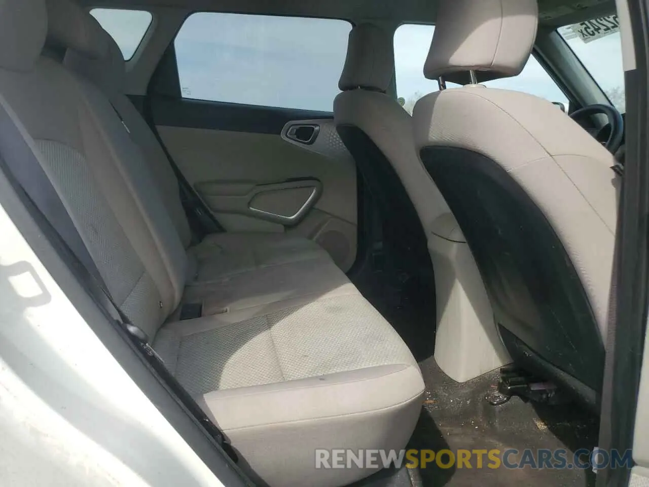 10 Photograph of a damaged car KNDJ23AUXL7035741 KIA SOUL 2020