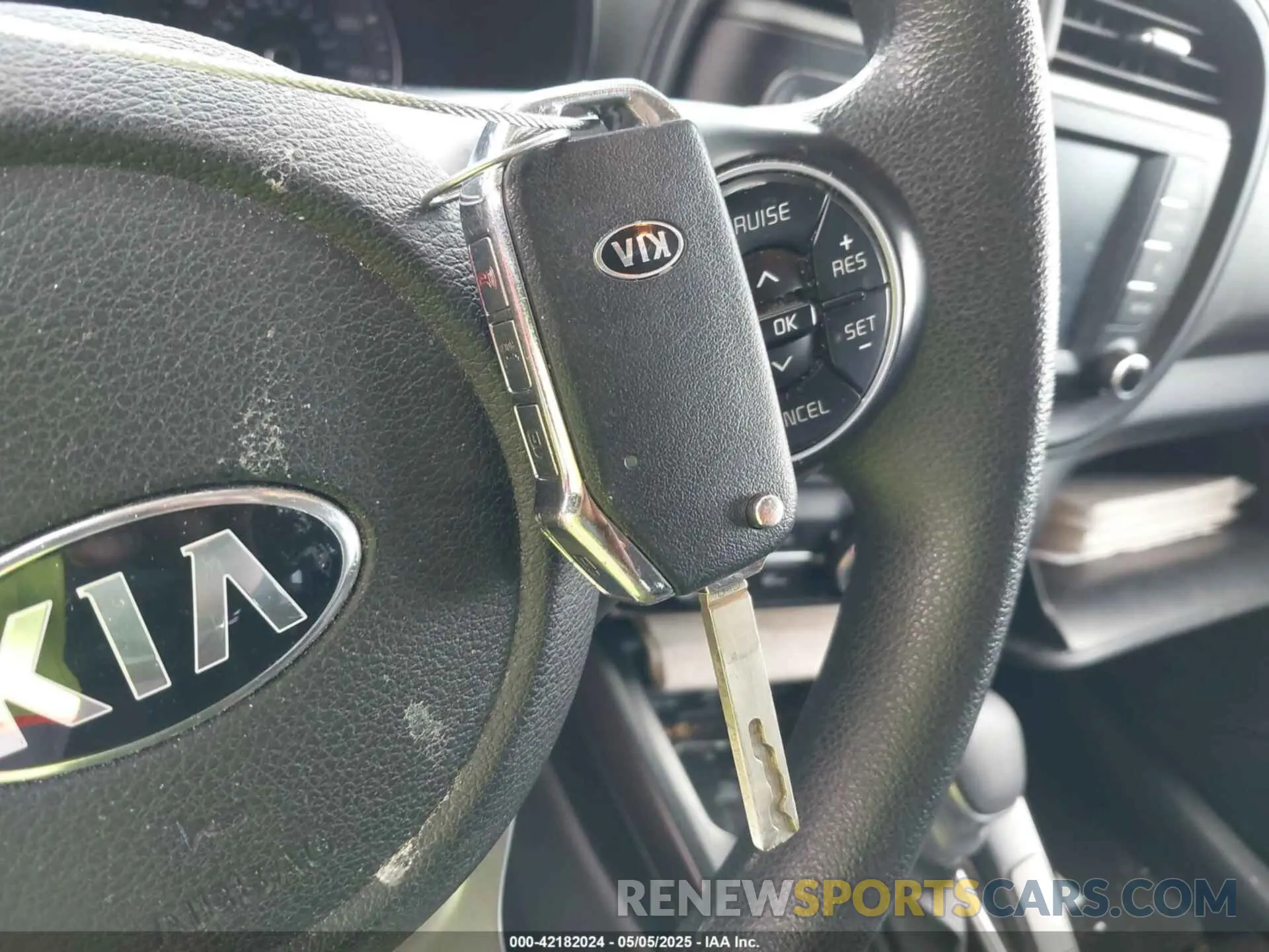 11 Photograph of a damaged car KNDJ23AUXL7060476 KIA SOUL 2020