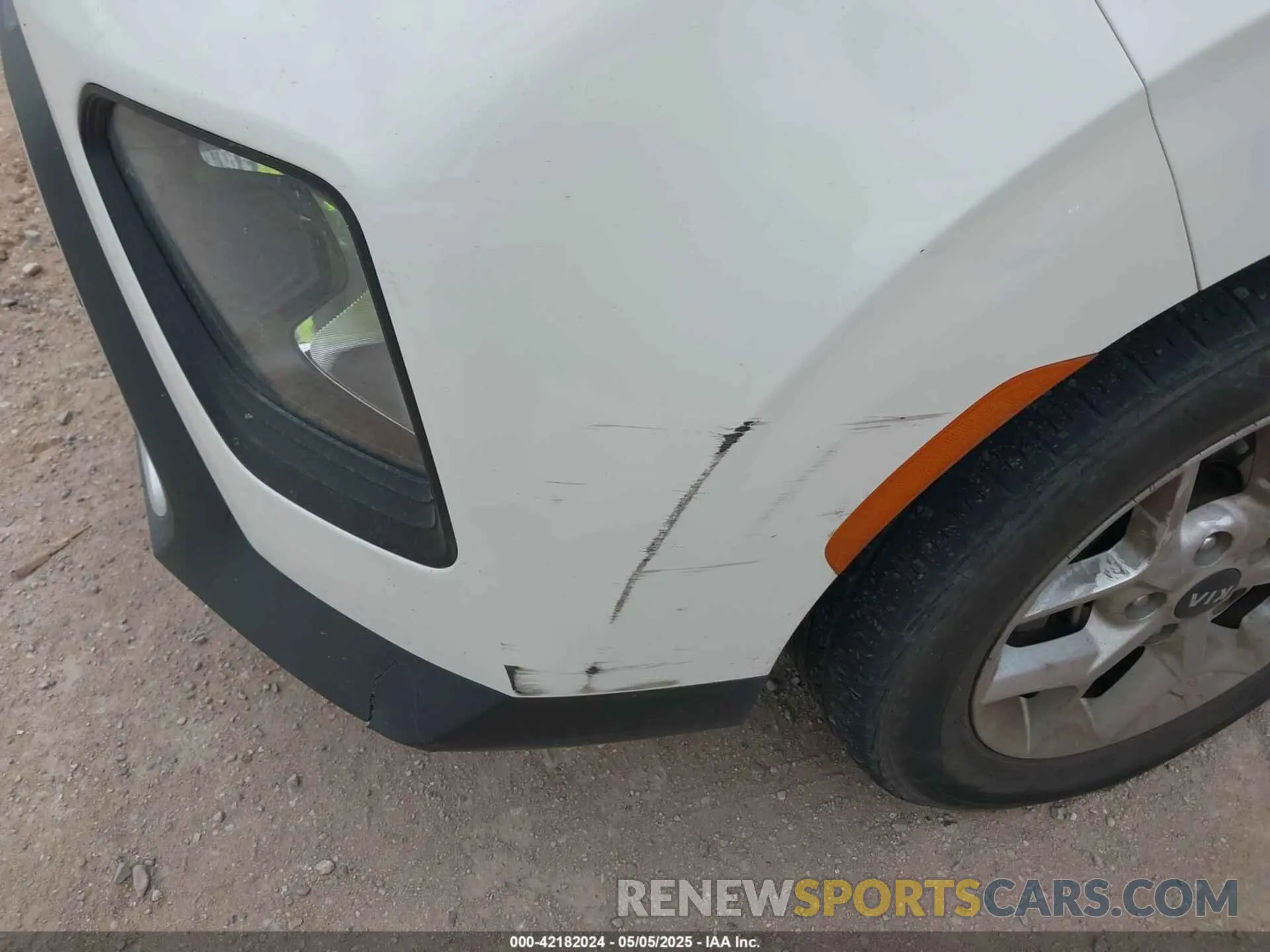 6 Photograph of a damaged car KNDJ23AUXL7060476 KIA SOUL 2020