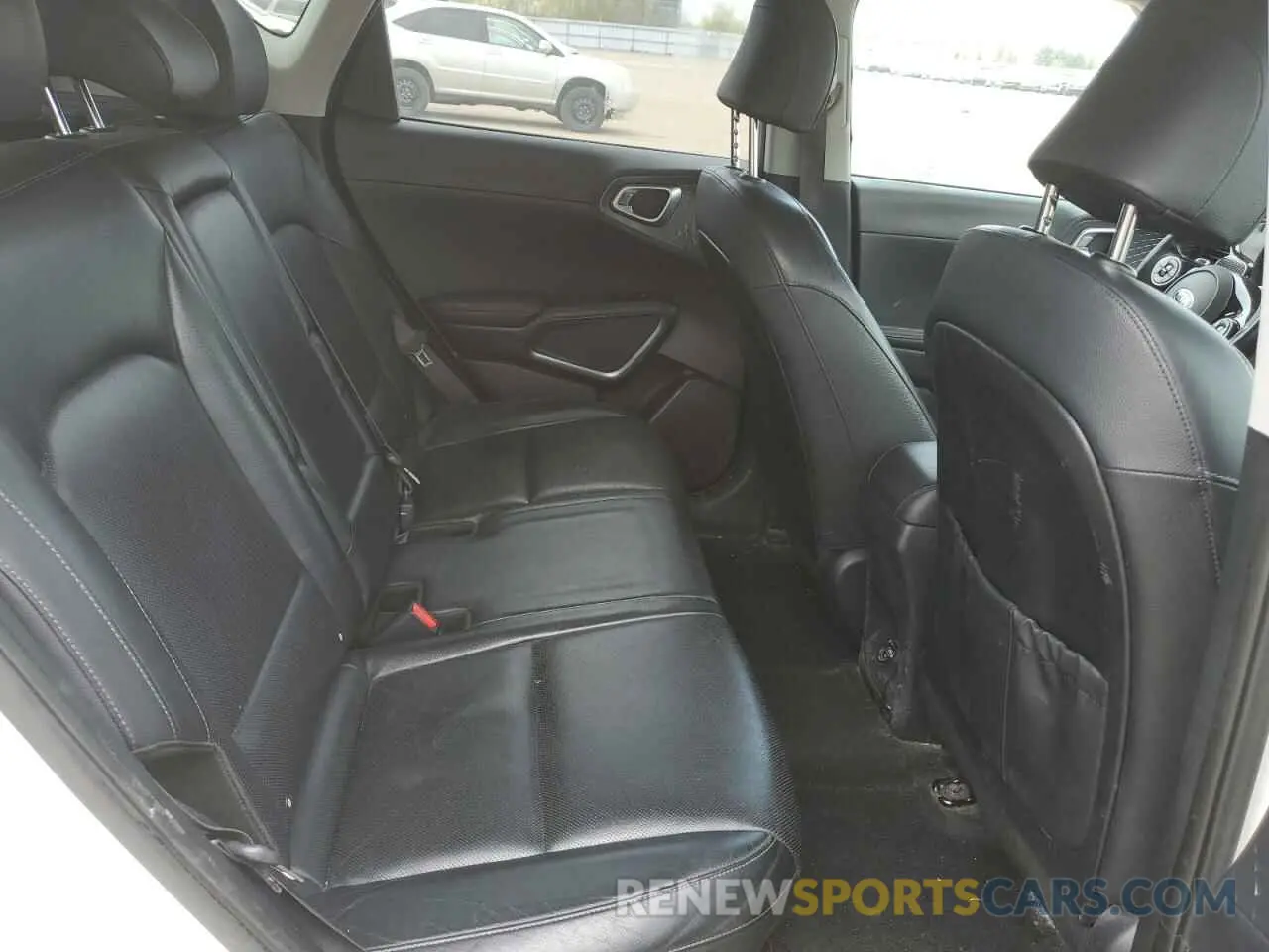 10 Photograph of a damaged car KNDJ33A14L7008764 KIA SOUL 2020