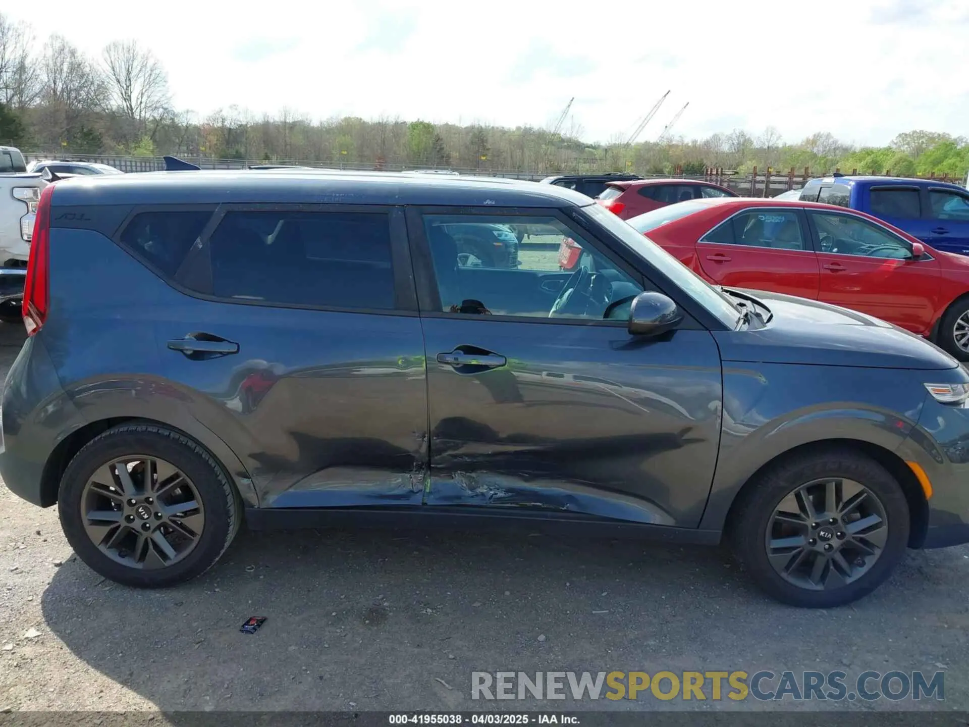 13 Photograph of a damaged car KNDJ33AU0L7006746 KIA SOUL 2020