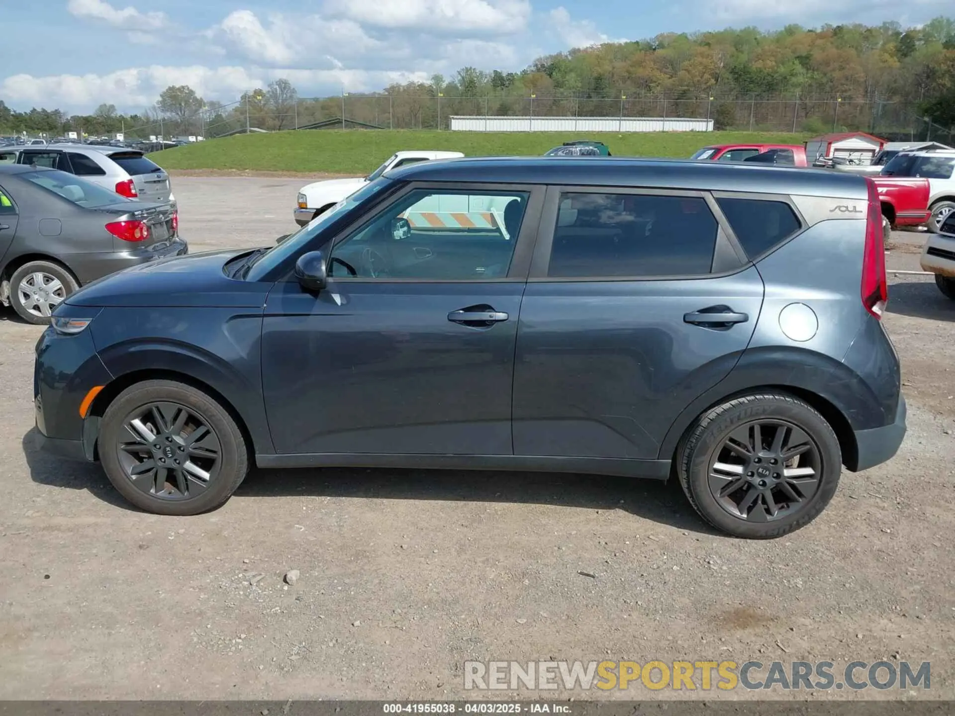 14 Photograph of a damaged car KNDJ33AU0L7006746 KIA SOUL 2020