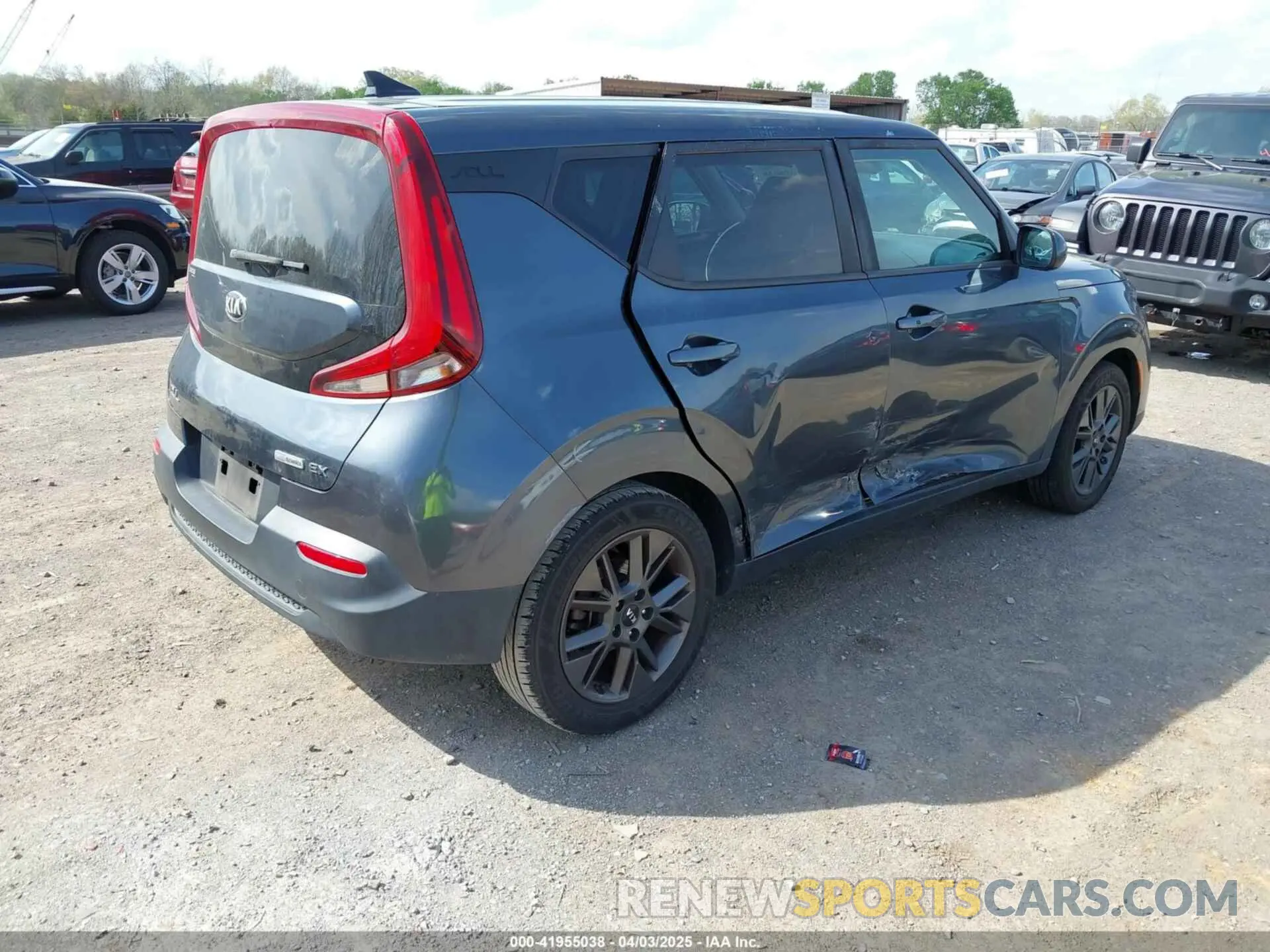 4 Photograph of a damaged car KNDJ33AU0L7006746 KIA SOUL 2020