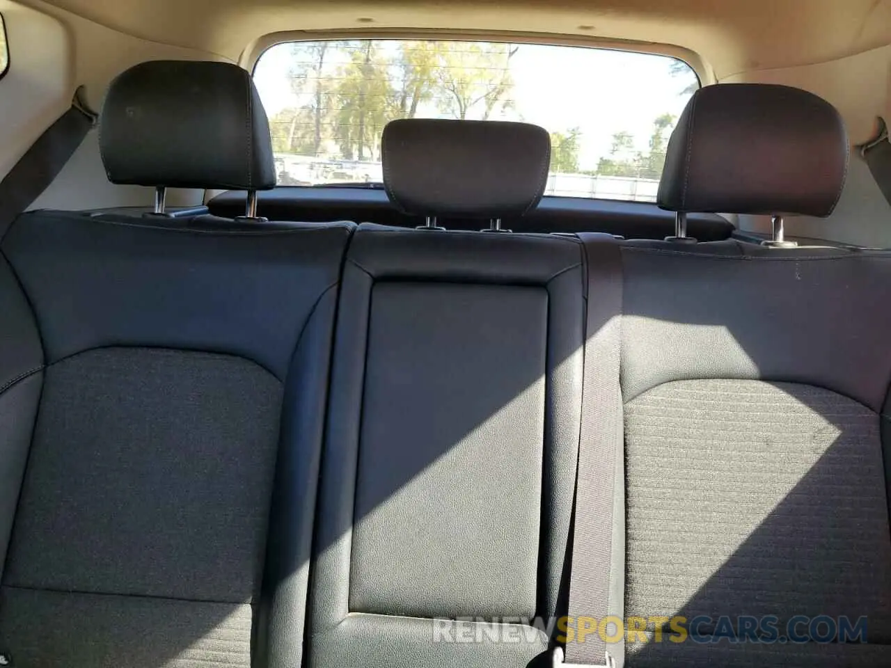 10 Photograph of a damaged car KNDJ33AU0L7036636 KIA SOUL 2020