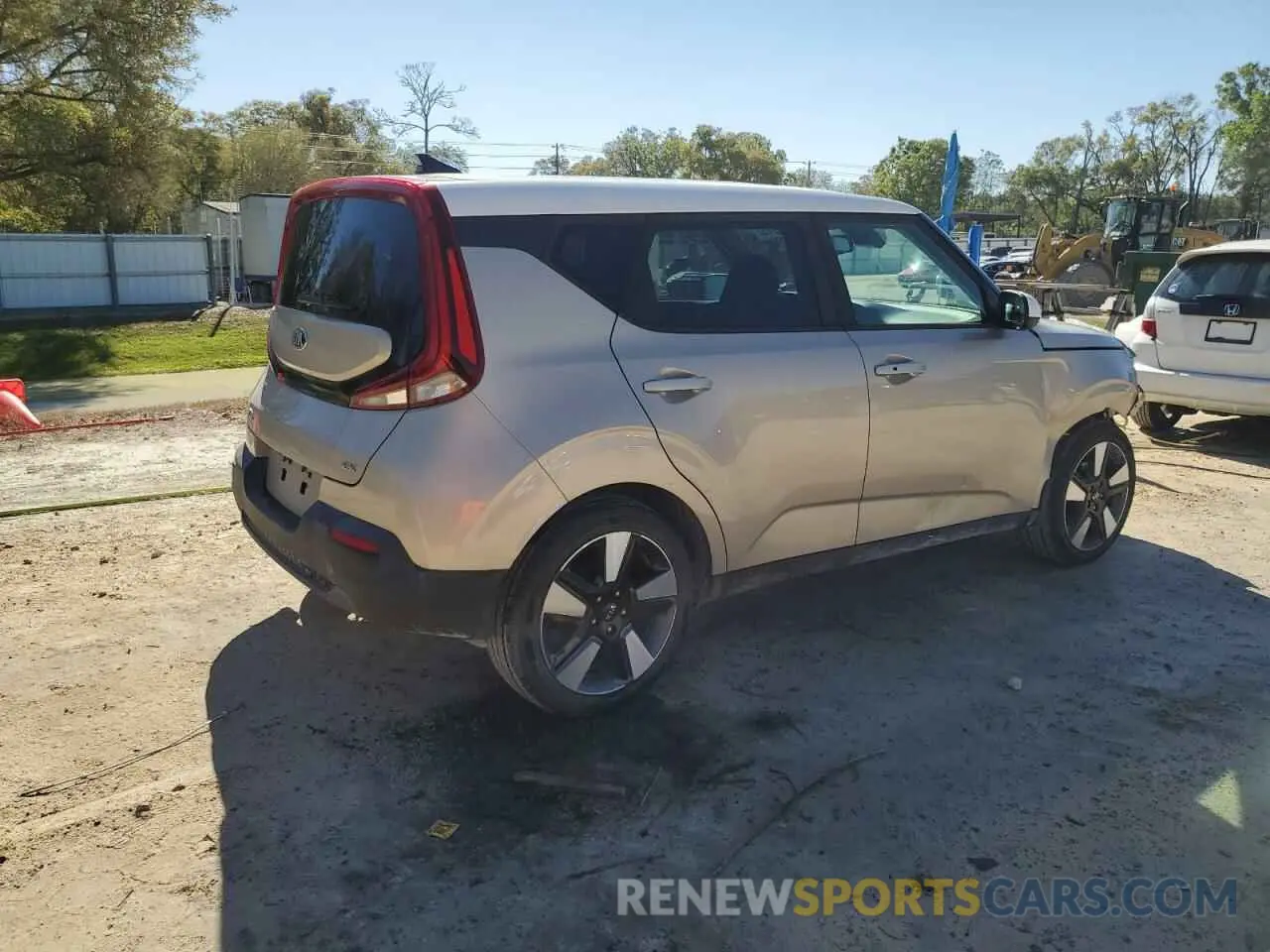 3 Photograph of a damaged car KNDJ33AU0L7036636 KIA SOUL 2020