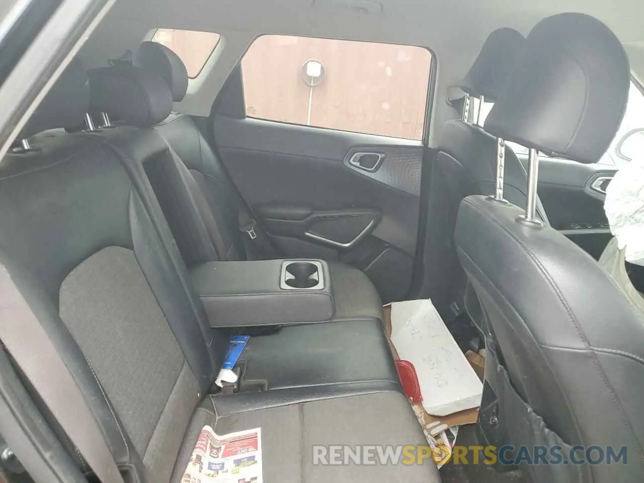 10 Photograph of a damaged car KNDJ33AU1L7008618 KIA SOUL 2020