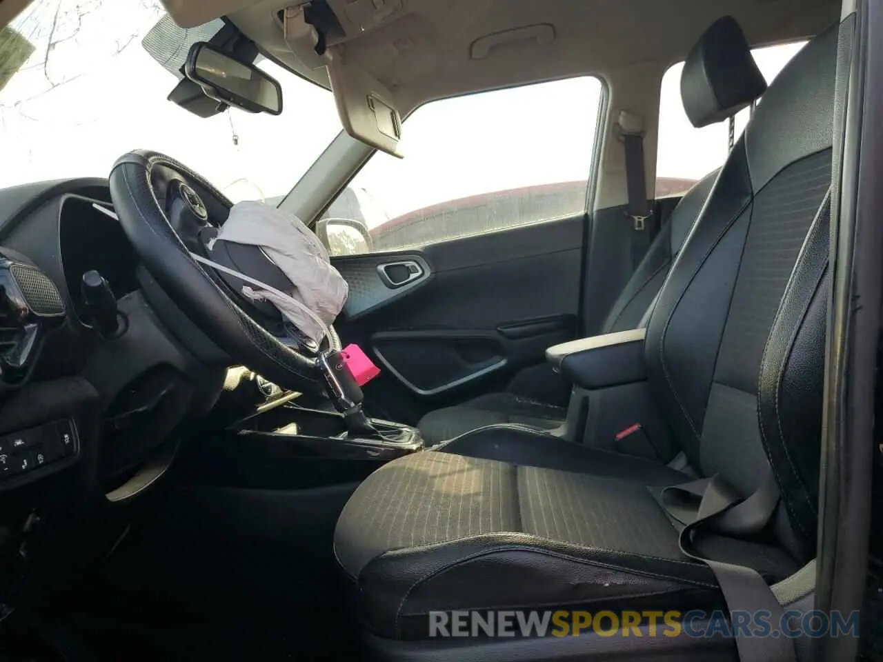 7 Photograph of a damaged car KNDJ33AU1L7008618 KIA SOUL 2020