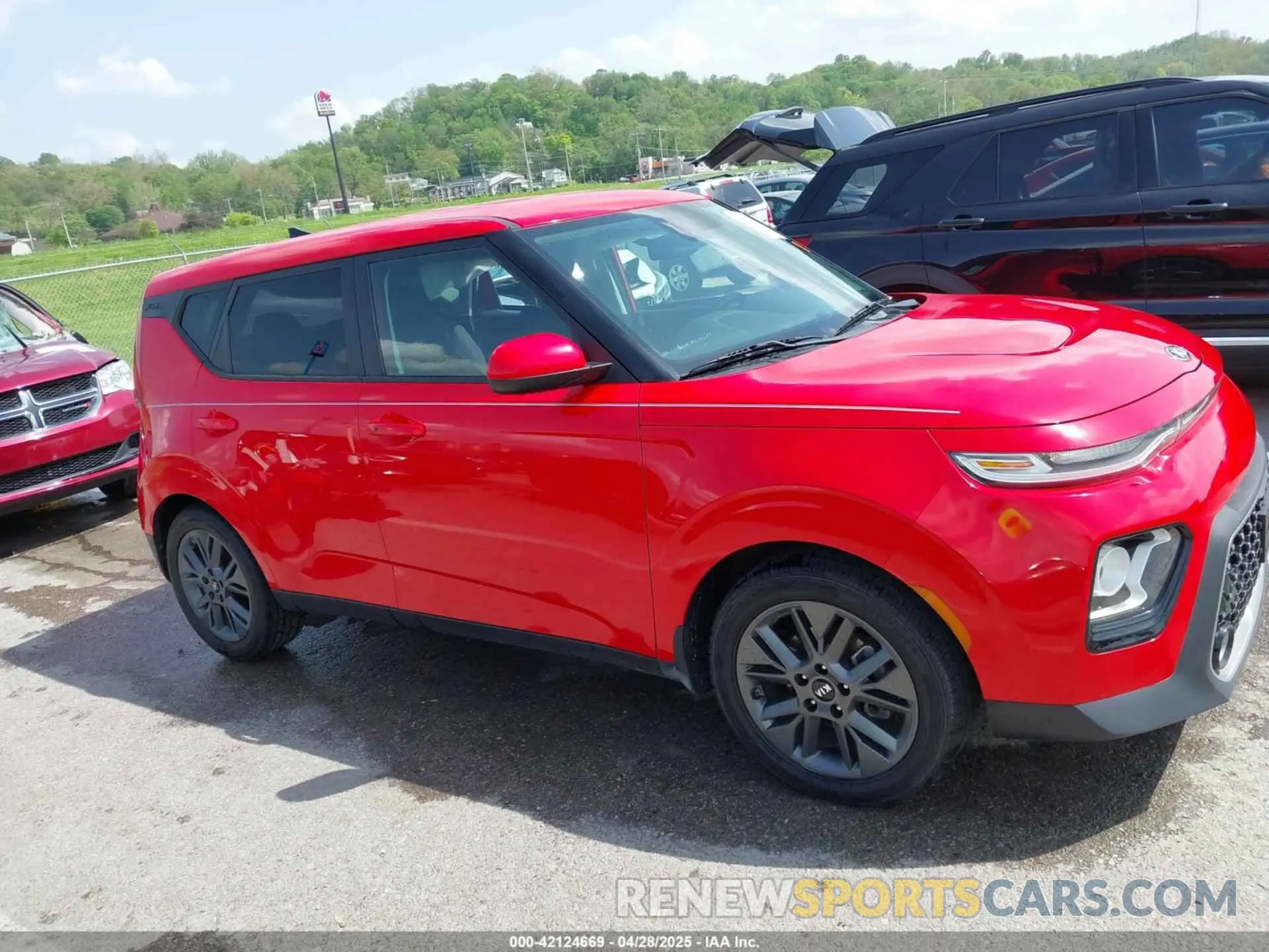 13 Photograph of a damaged car KNDJ33AU1L7729604 KIA SOUL 2020