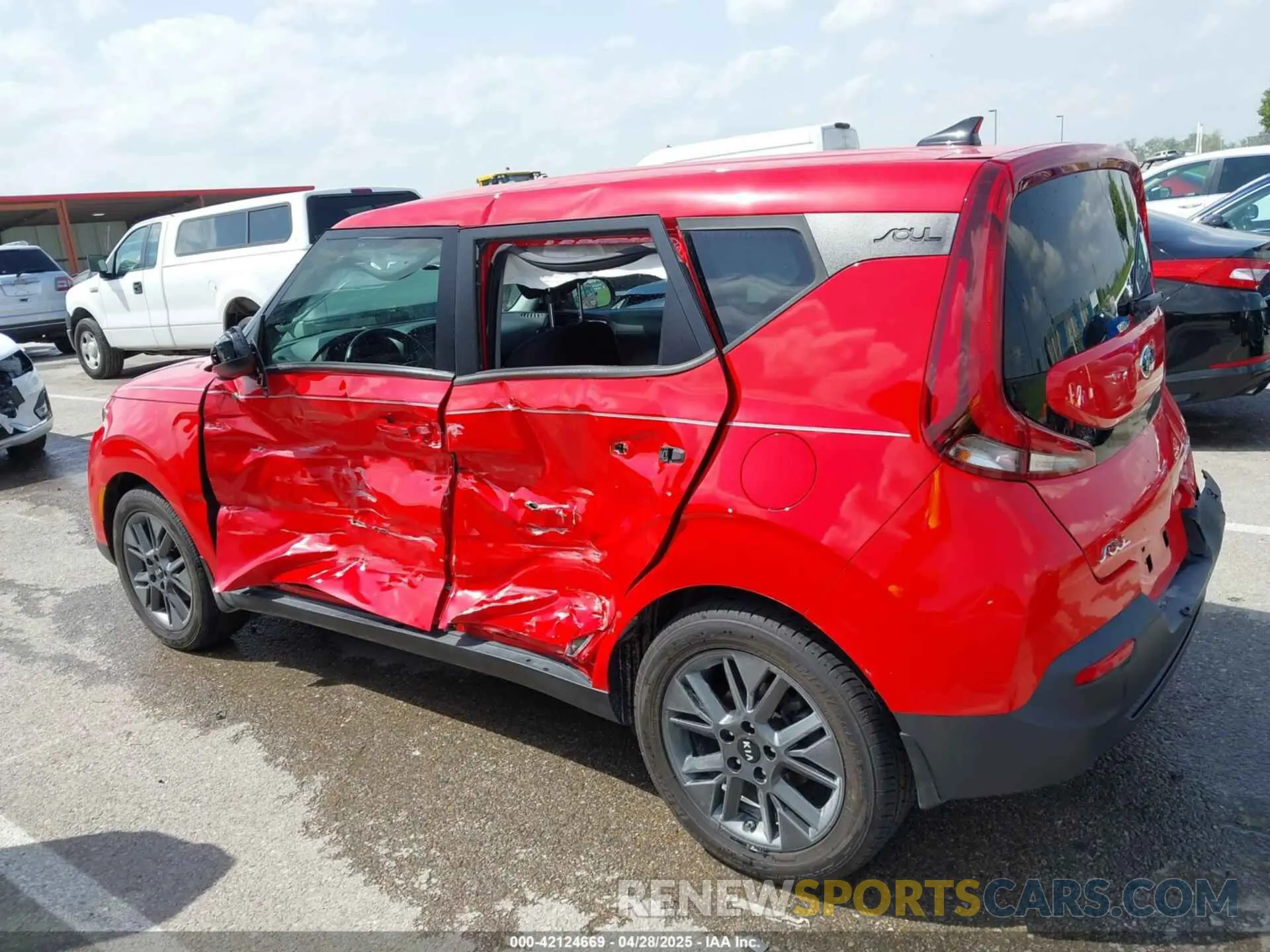 14 Photograph of a damaged car KNDJ33AU1L7729604 KIA SOUL 2020