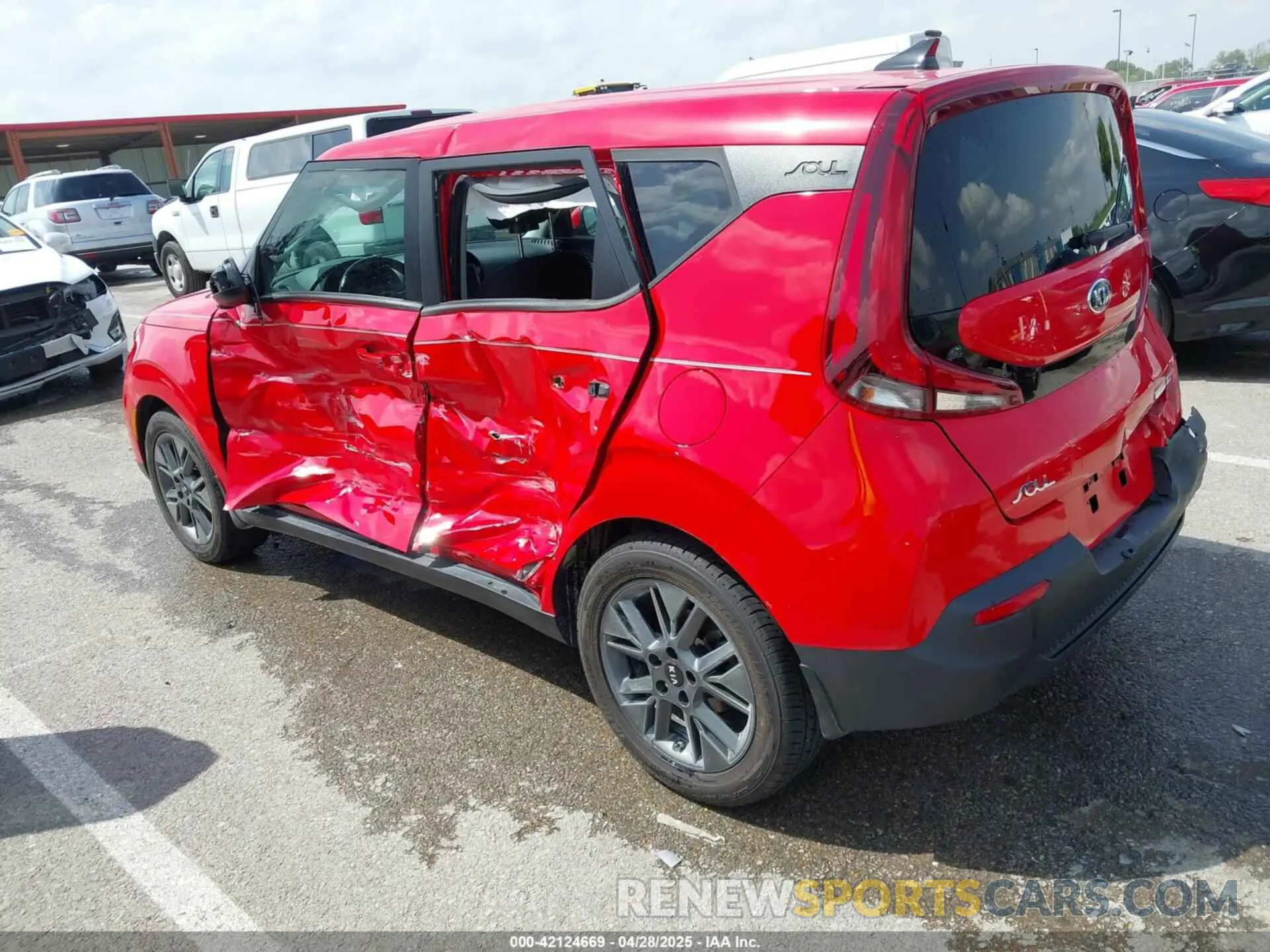 3 Photograph of a damaged car KNDJ33AU1L7729604 KIA SOUL 2020