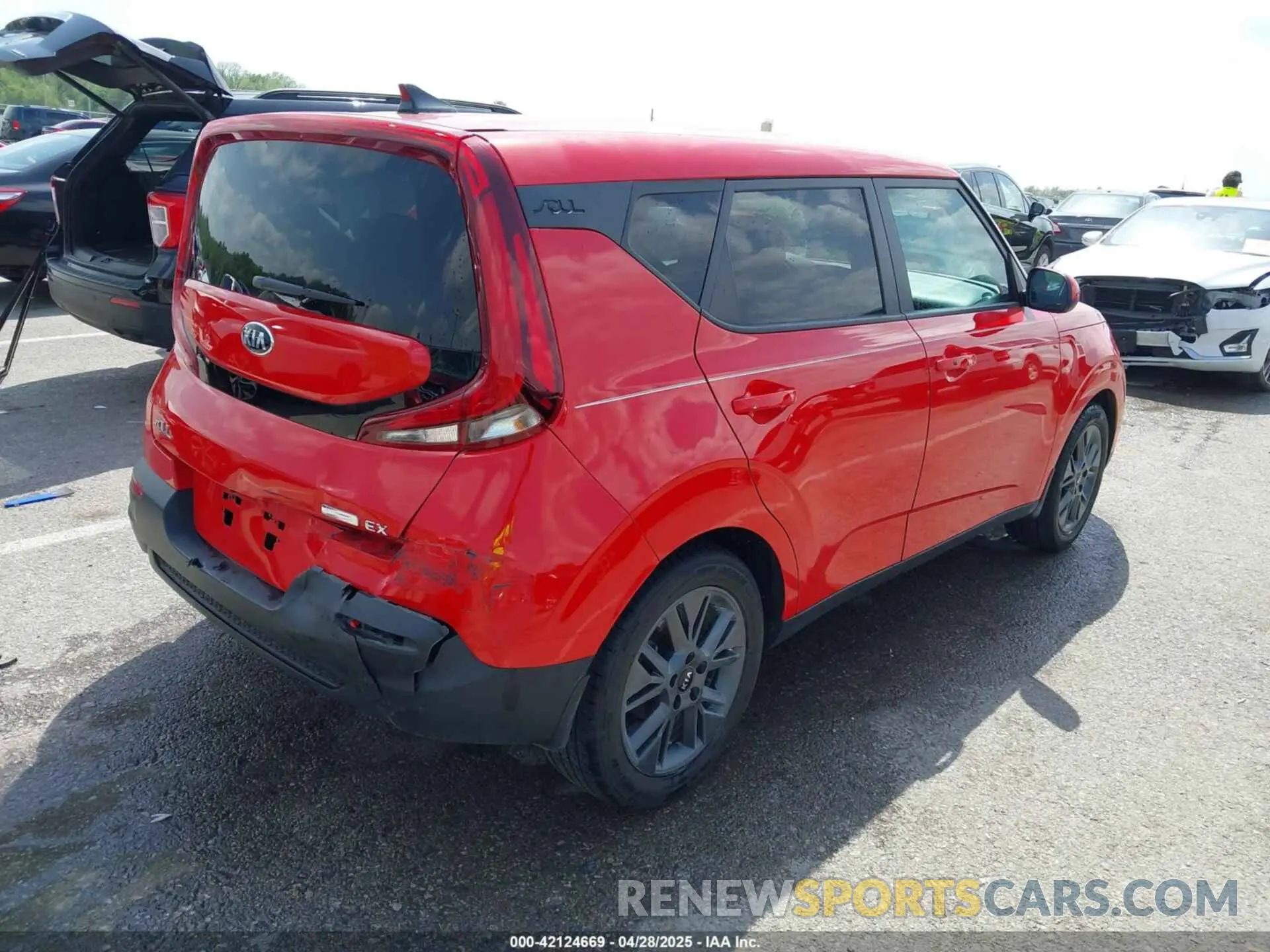 4 Photograph of a damaged car KNDJ33AU1L7729604 KIA SOUL 2020