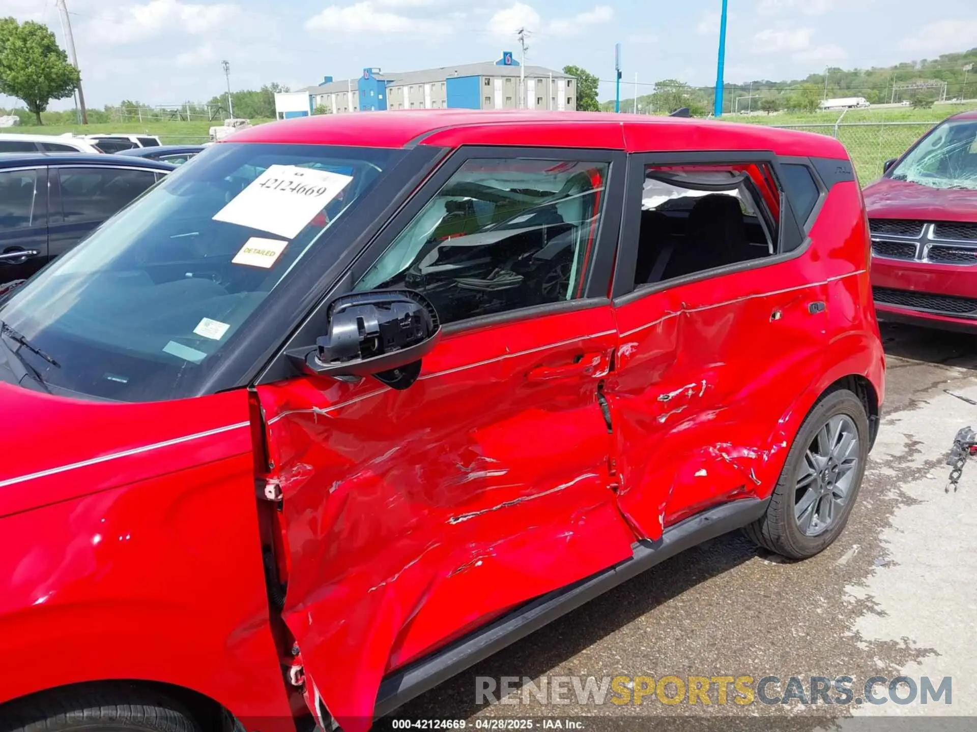 6 Photograph of a damaged car KNDJ33AU1L7729604 KIA SOUL 2020
