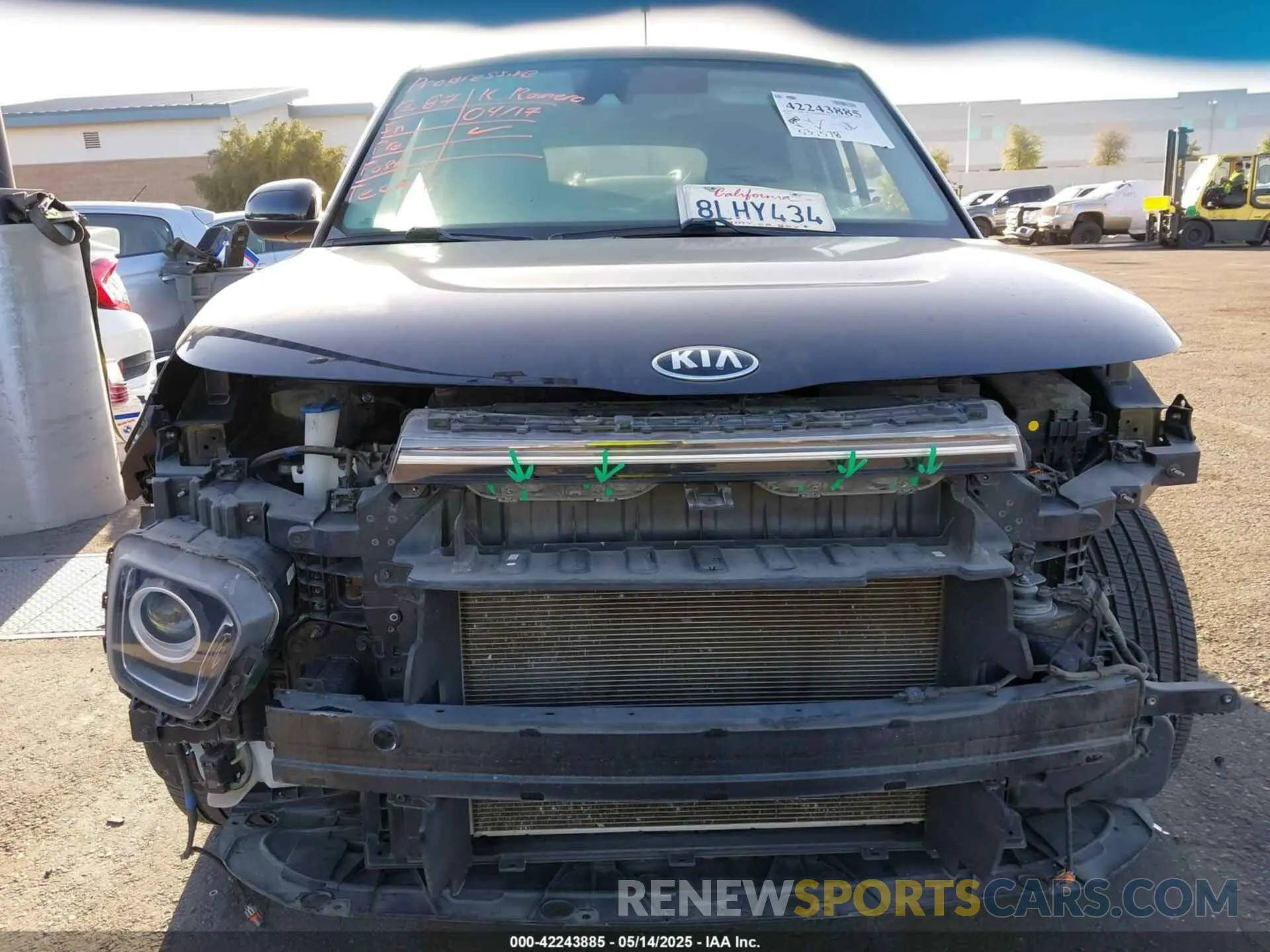 13 Photograph of a damaged car KNDJ33AU2L7028103 KIA SOUL 2020