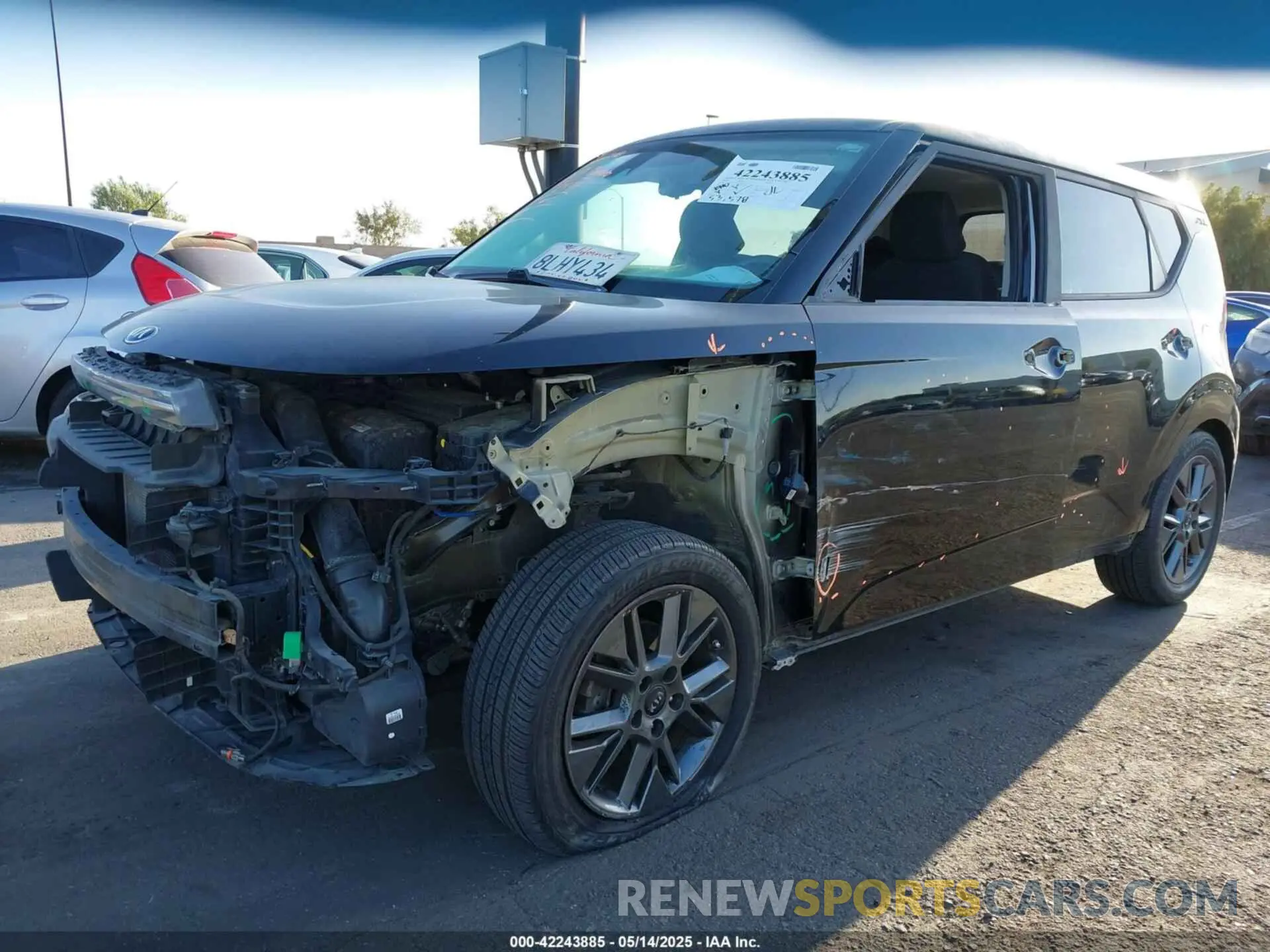 2 Photograph of a damaged car KNDJ33AU2L7028103 KIA SOUL 2020