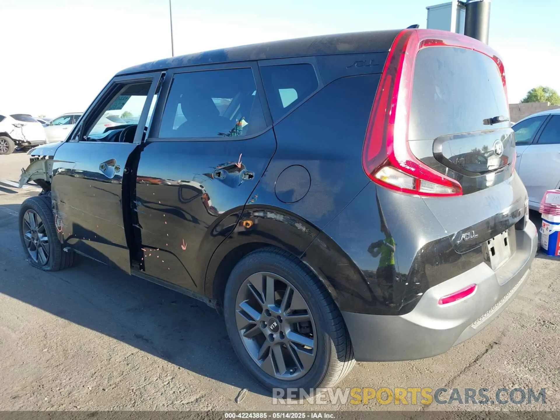 3 Photograph of a damaged car KNDJ33AU2L7028103 KIA SOUL 2020