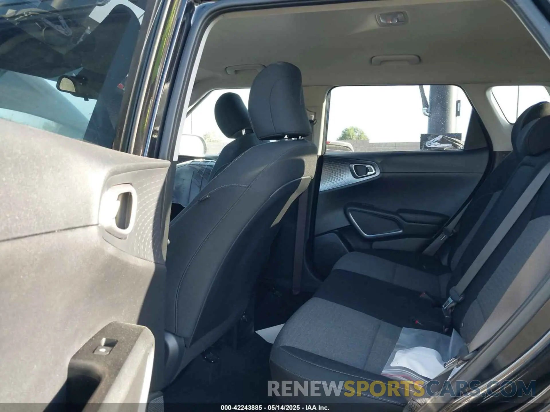 8 Photograph of a damaged car KNDJ33AU2L7028103 KIA SOUL 2020