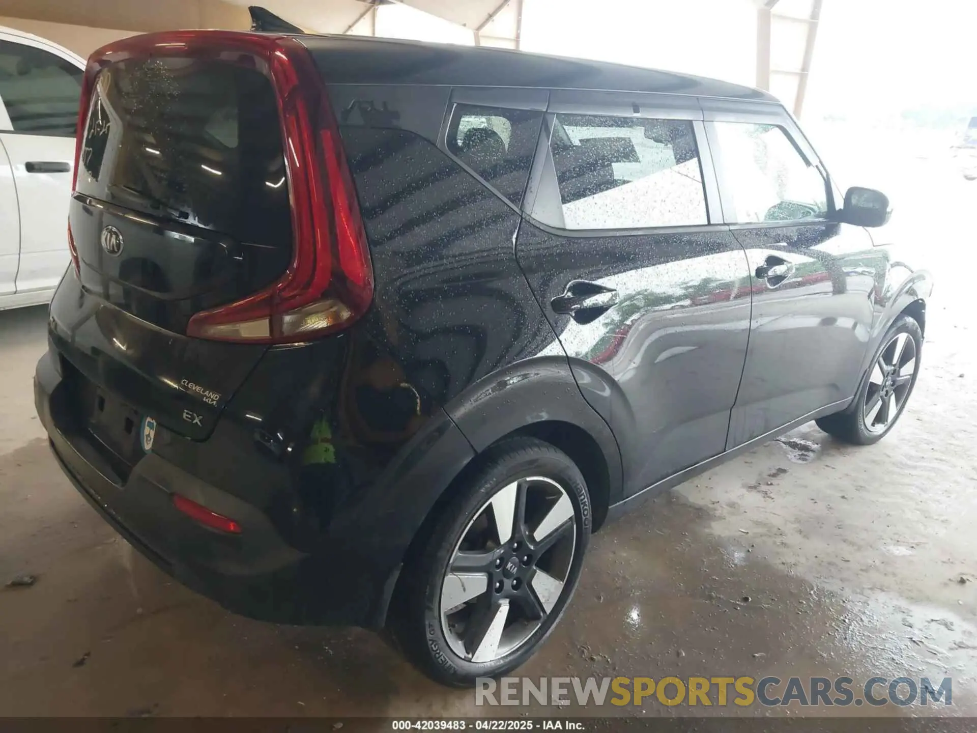 4 Photograph of a damaged car KNDJ33AU2L7049470 KIA SOUL 2020