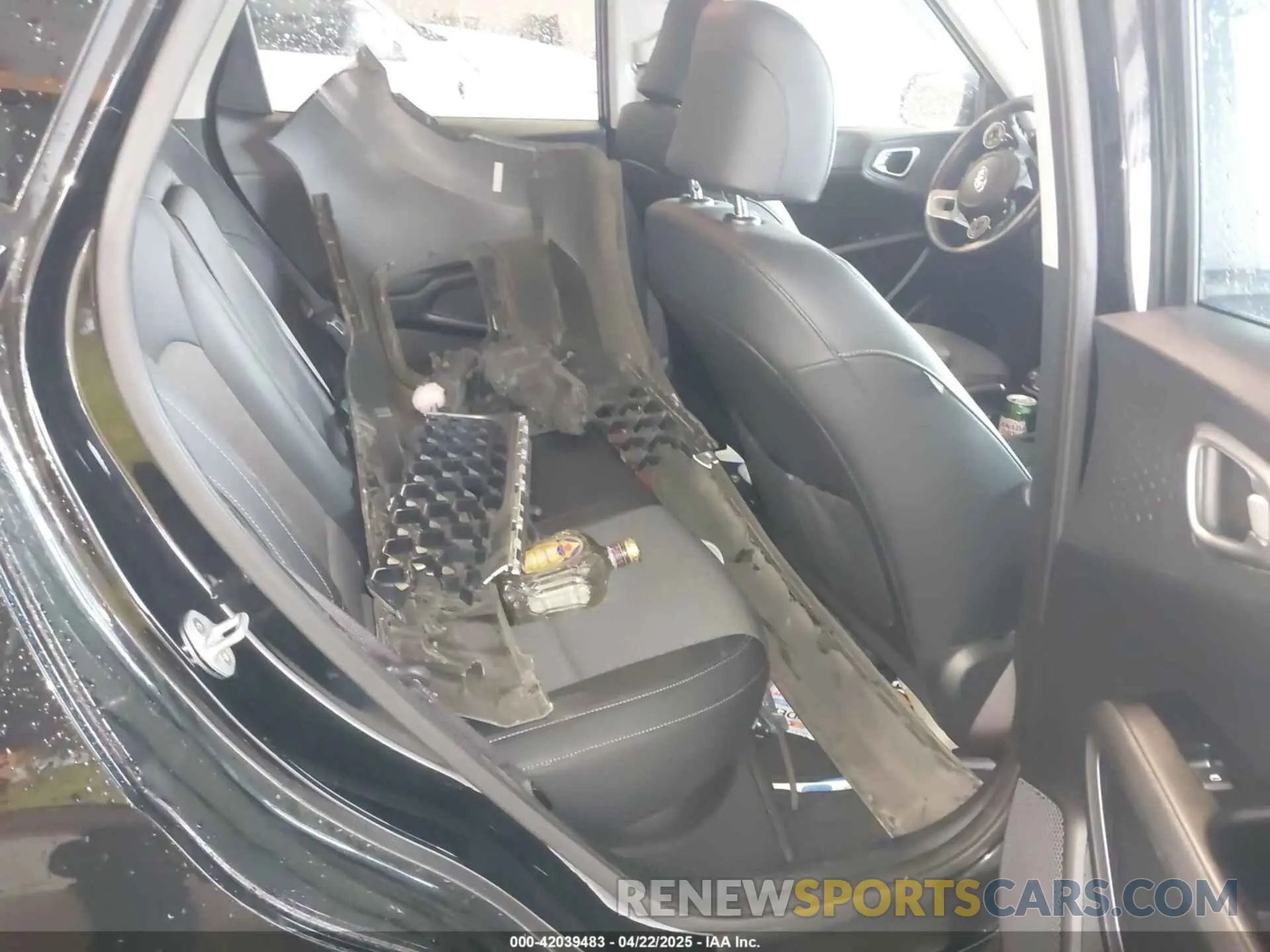 8 Photograph of a damaged car KNDJ33AU2L7049470 KIA SOUL 2020