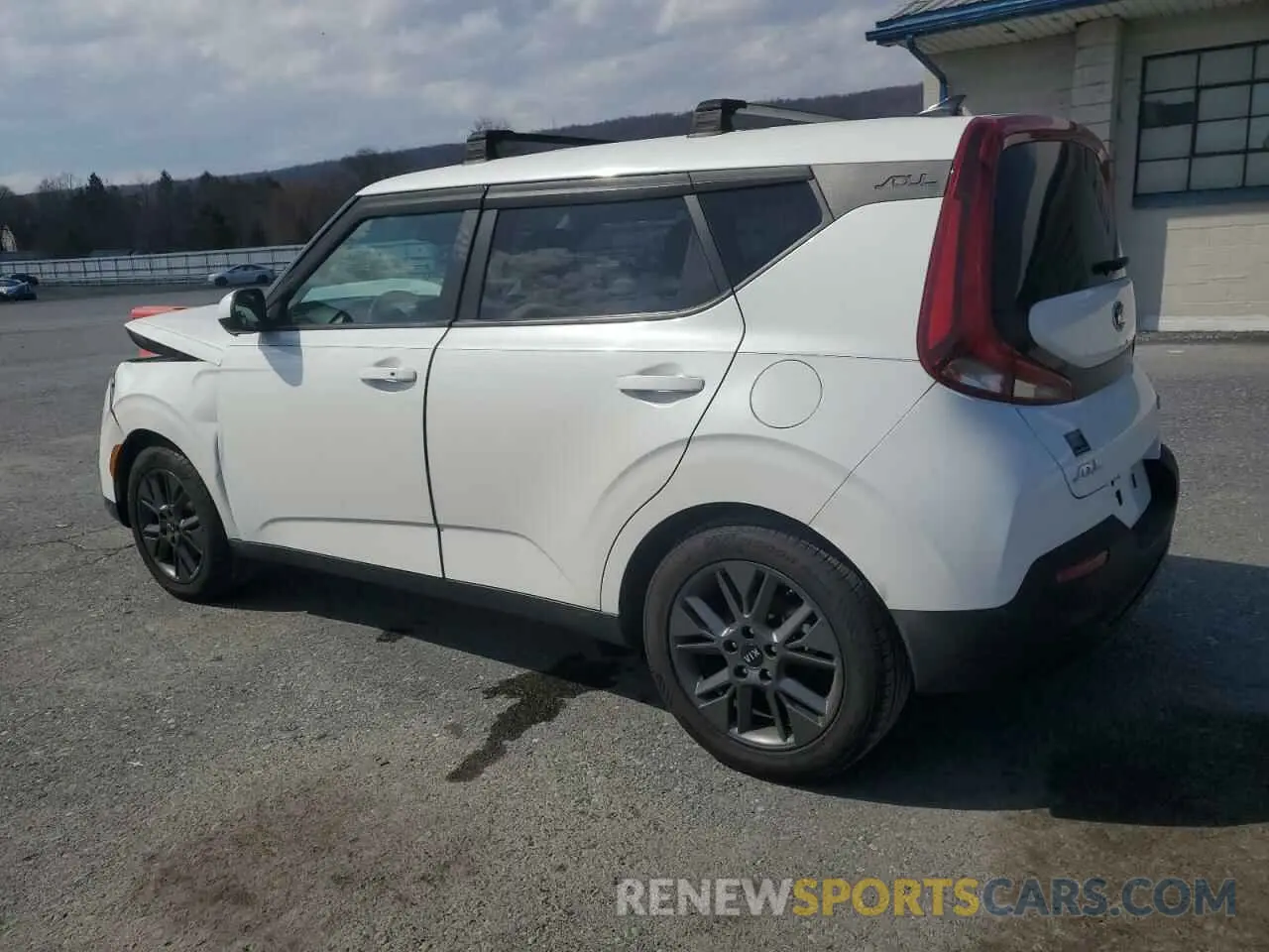 2 Photograph of a damaged car KNDJ33AU2L7702105 KIA SOUL 2020