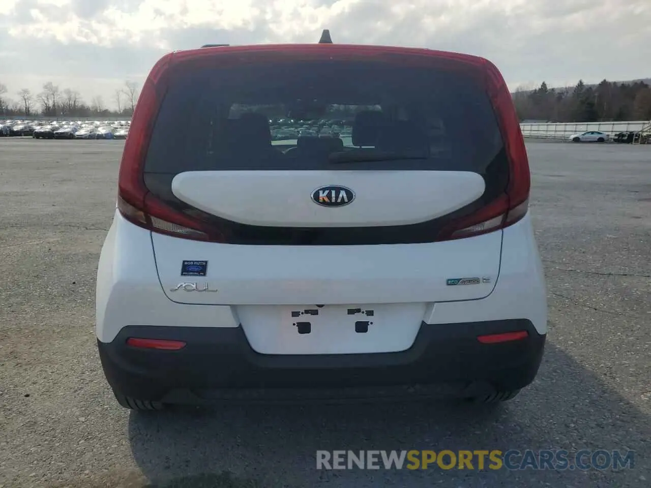 6 Photograph of a damaged car KNDJ33AU2L7702105 KIA SOUL 2020
