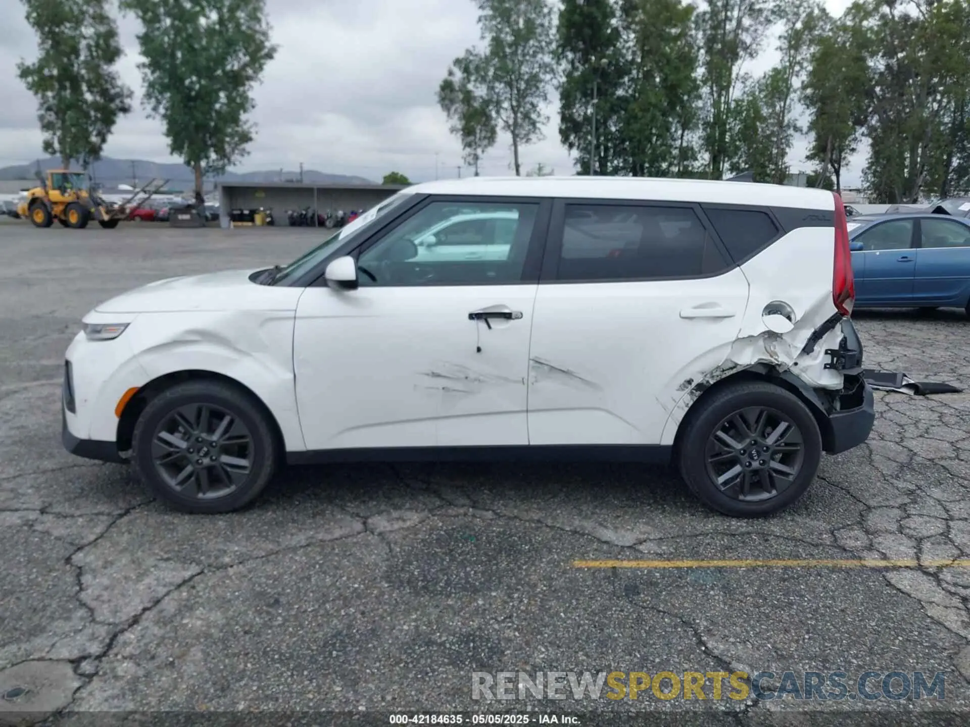 14 Photograph of a damaged car KNDJ33AU2L7723407 KIA SOUL 2020