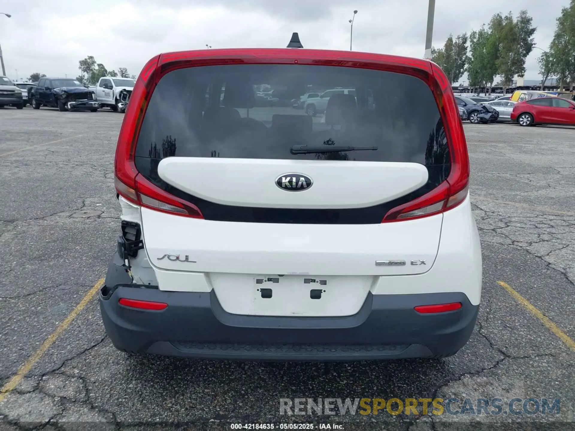 16 Photograph of a damaged car KNDJ33AU2L7723407 KIA SOUL 2020
