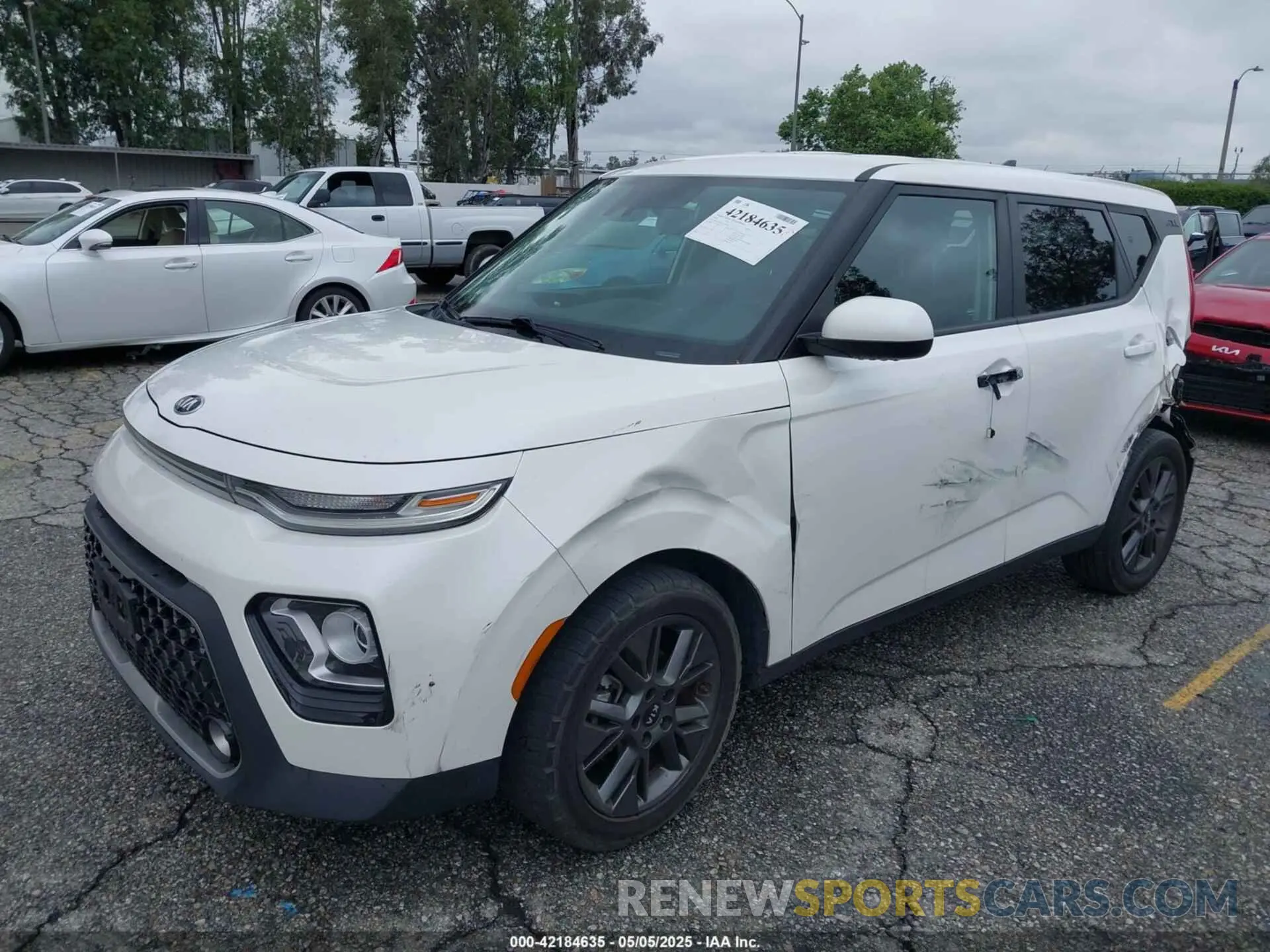 2 Photograph of a damaged car KNDJ33AU2L7723407 KIA SOUL 2020