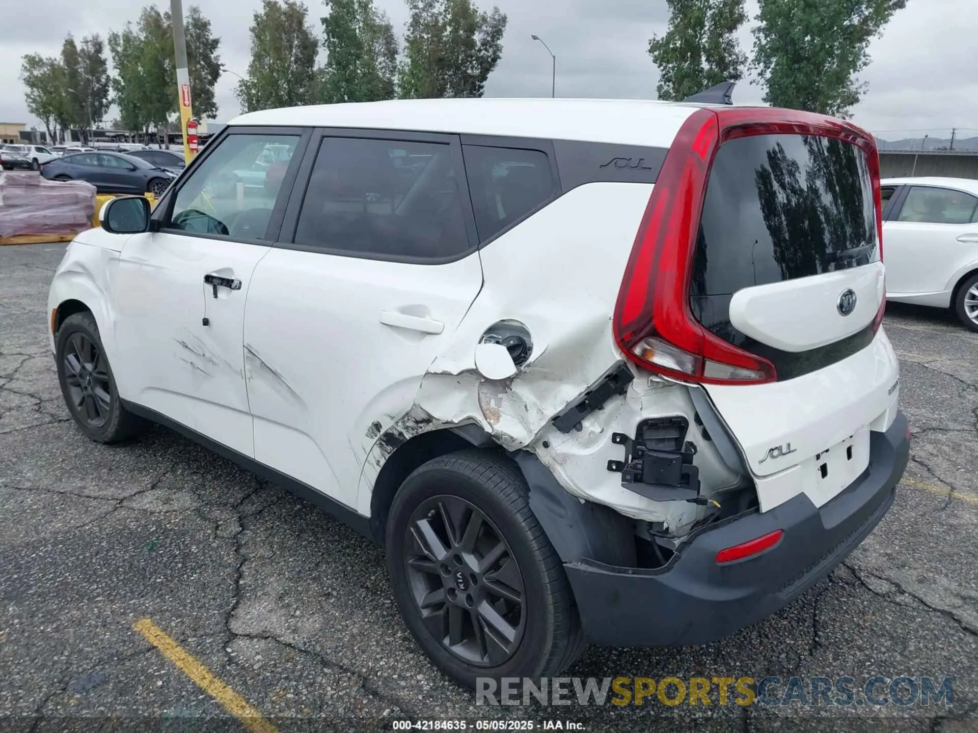 3 Photograph of a damaged car KNDJ33AU2L7723407 KIA SOUL 2020