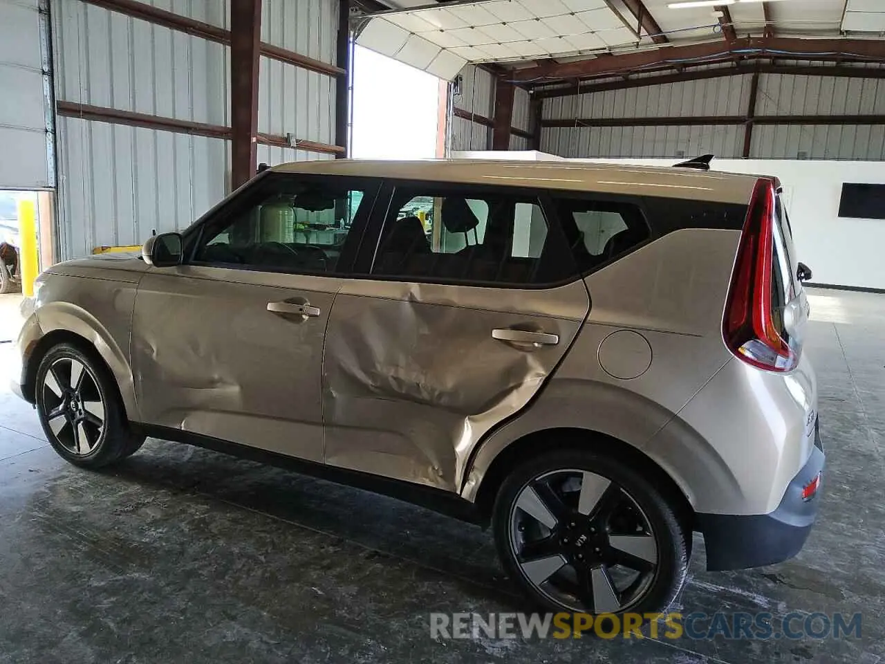 2 Photograph of a damaged car KNDJ33AU3L7076967 KIA SOUL 2020