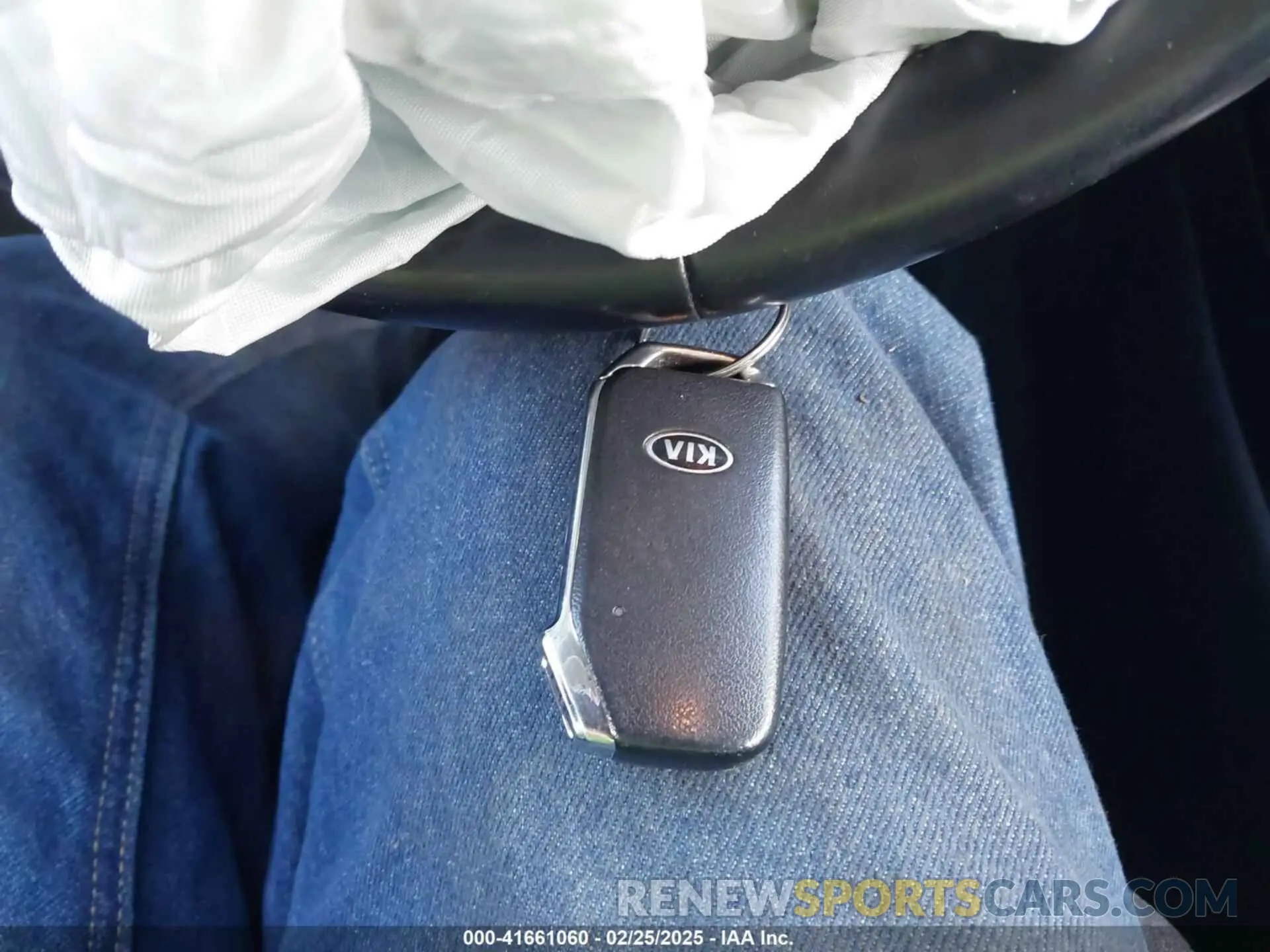 11 Photograph of a damaged car KNDJ33AU4L7068716 KIA SOUL 2020