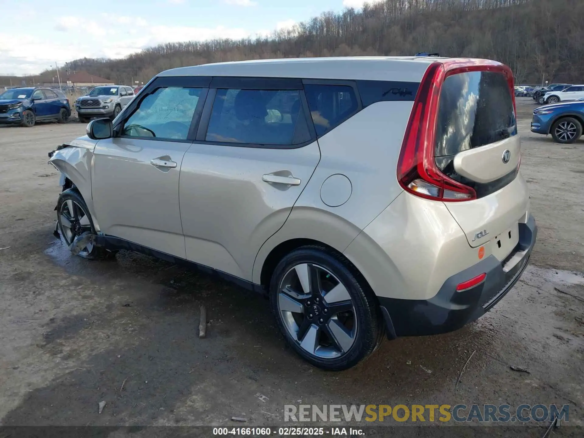 3 Photograph of a damaged car KNDJ33AU4L7068716 KIA SOUL 2020