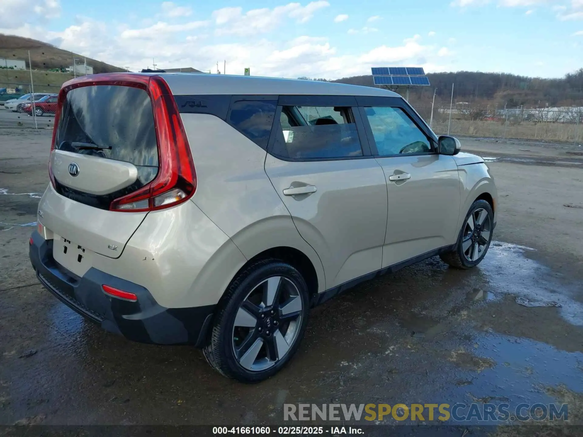 4 Photograph of a damaged car KNDJ33AU4L7068716 KIA SOUL 2020