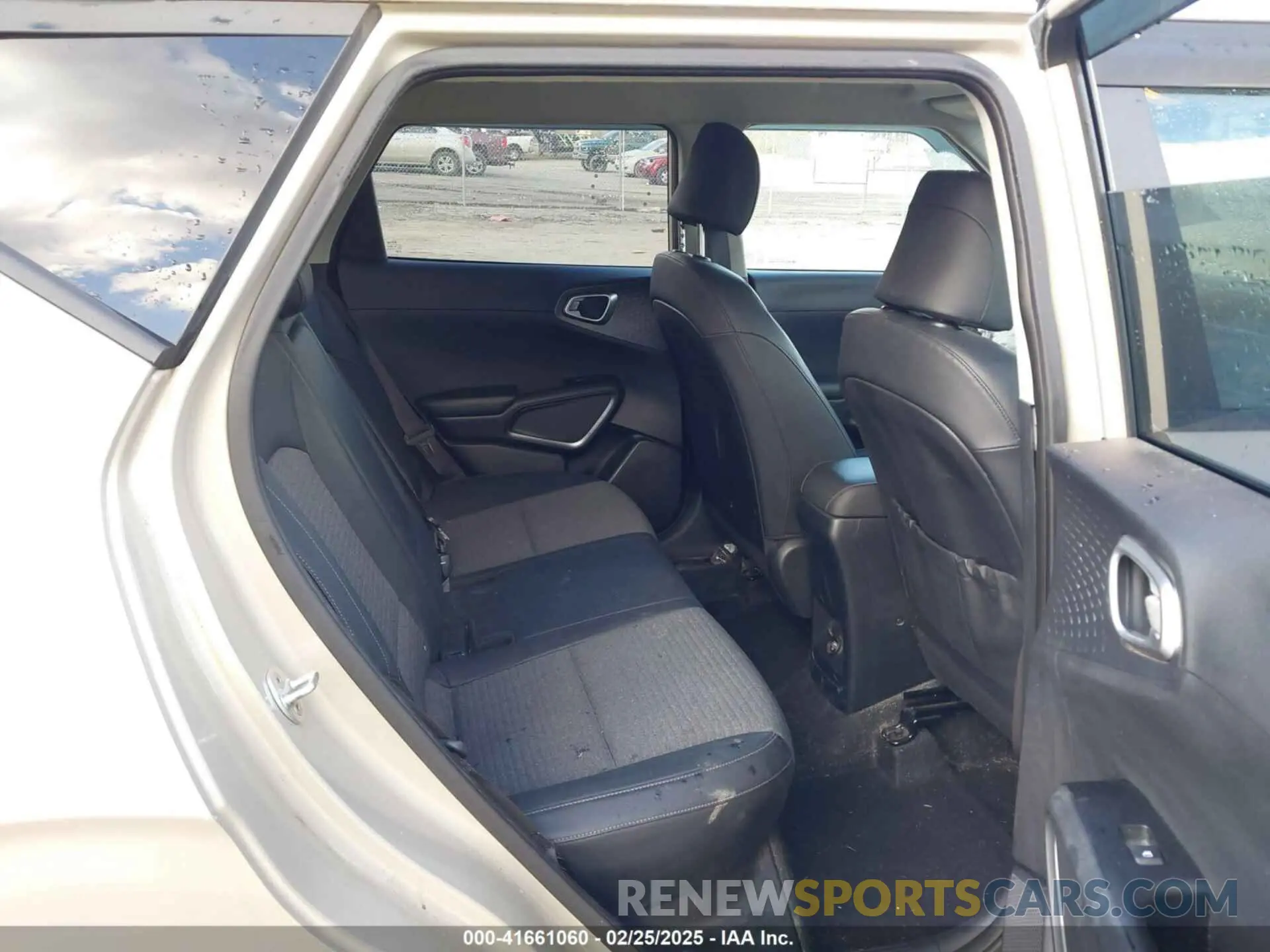 8 Photograph of a damaged car KNDJ33AU4L7068716 KIA SOUL 2020