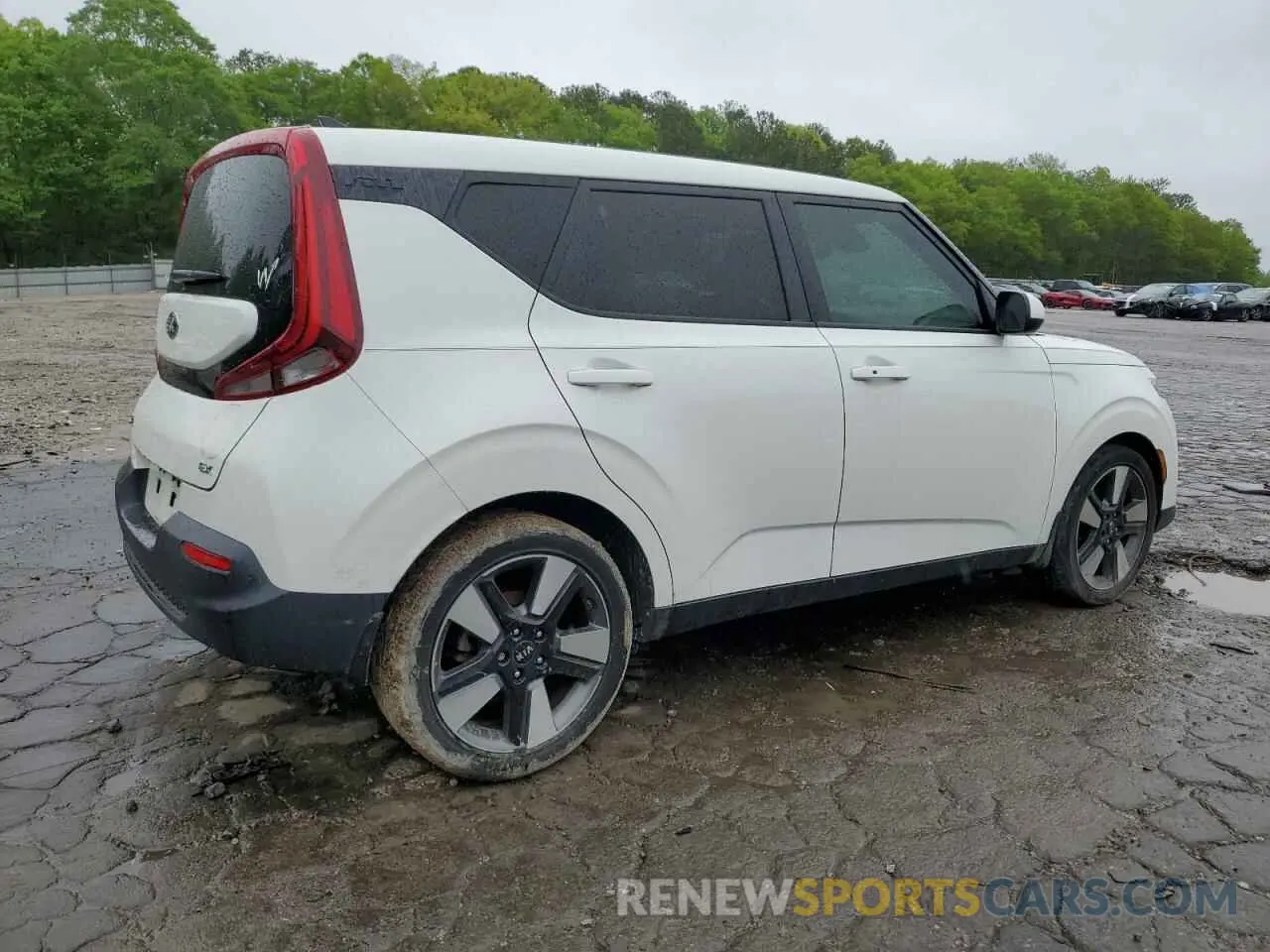 3 Photograph of a damaged car KNDJ33AU4L7122371 KIA SOUL 2020