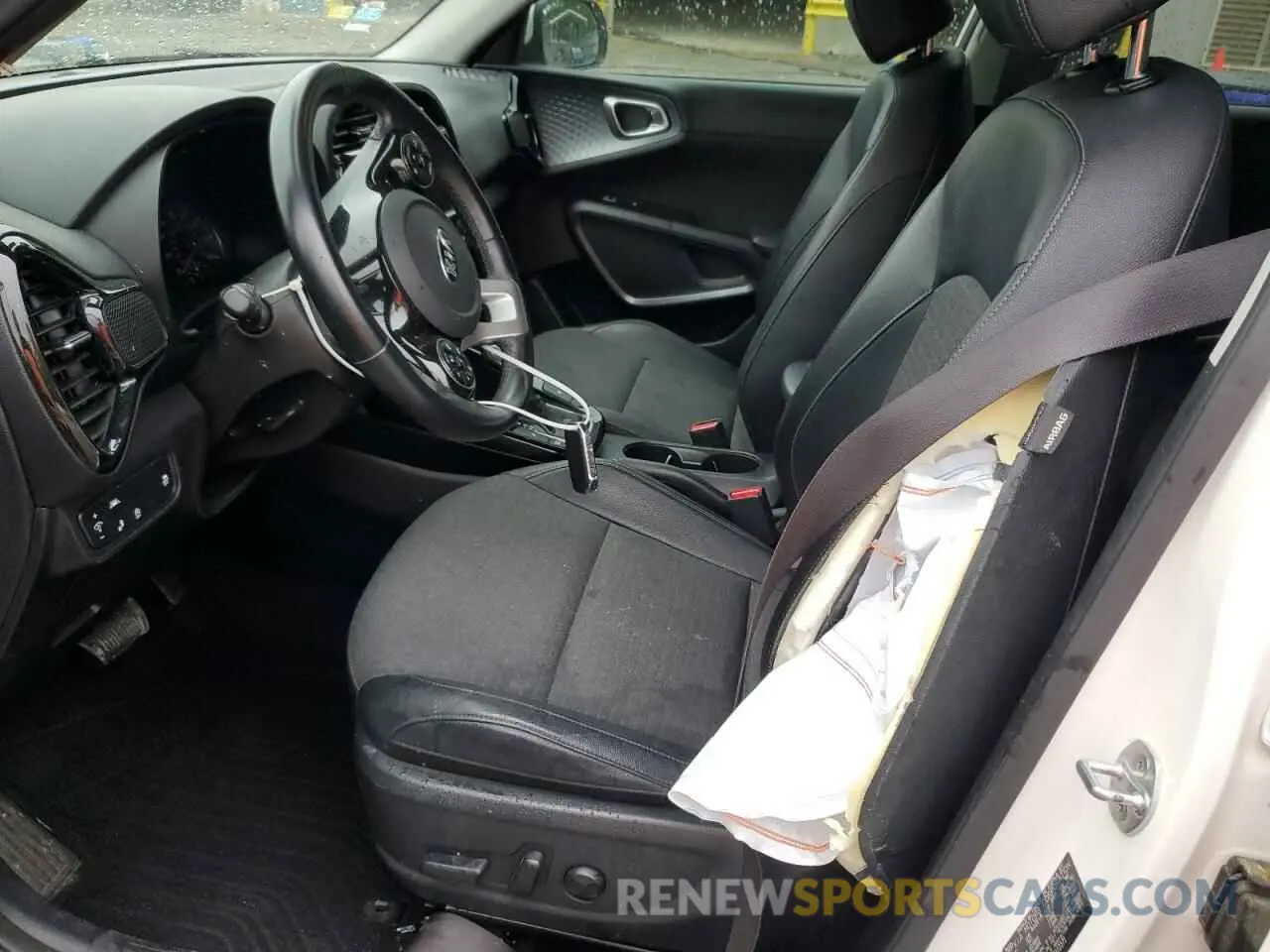 7 Photograph of a damaged car KNDJ33AU4L7122371 KIA SOUL 2020