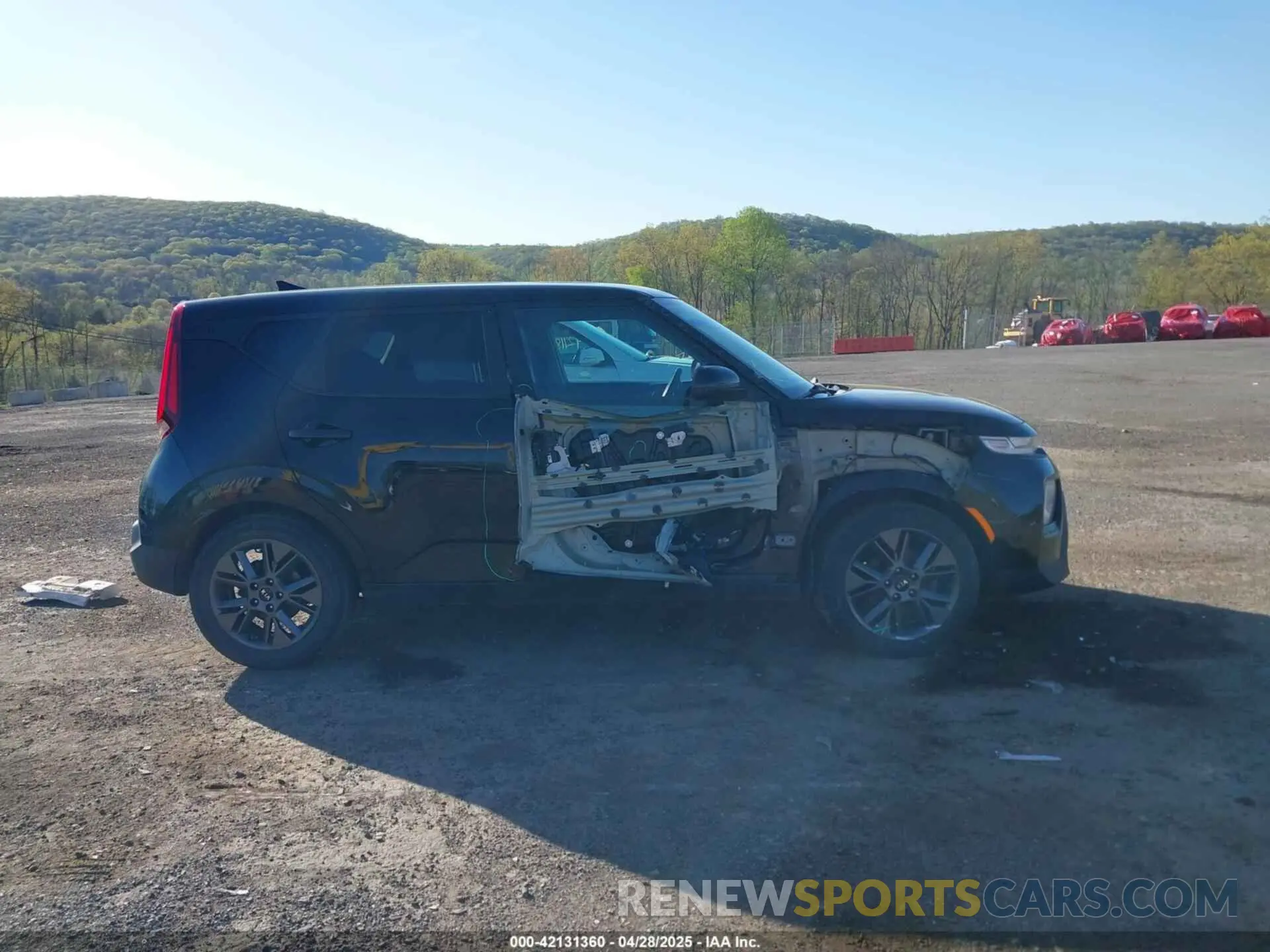 14 Photograph of a damaged car KNDJ33AU5L7037460 KIA SOUL 2020