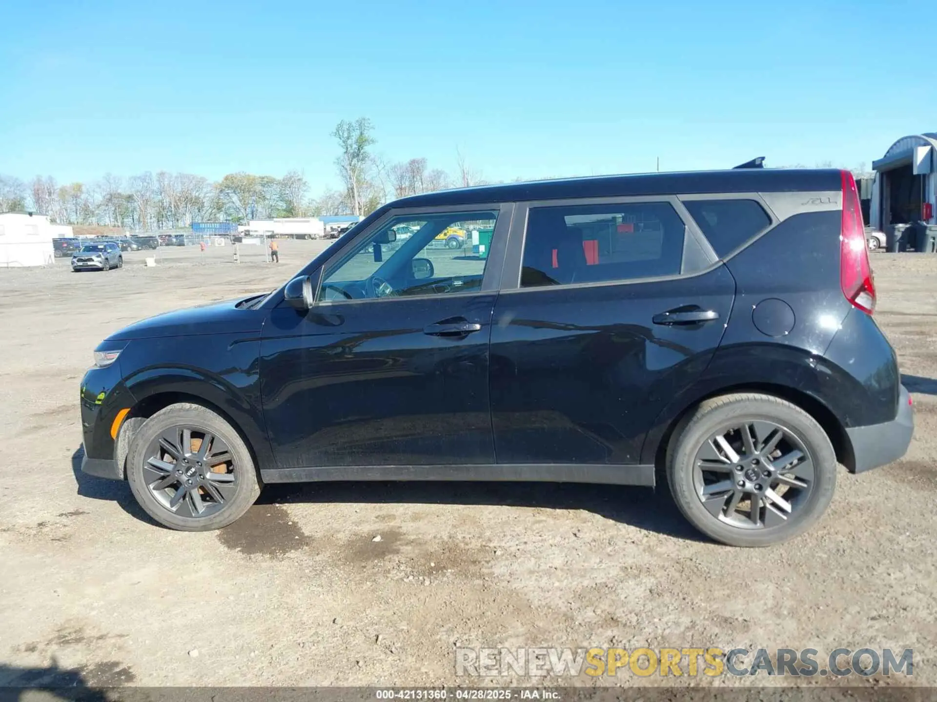 15 Photograph of a damaged car KNDJ33AU5L7037460 KIA SOUL 2020