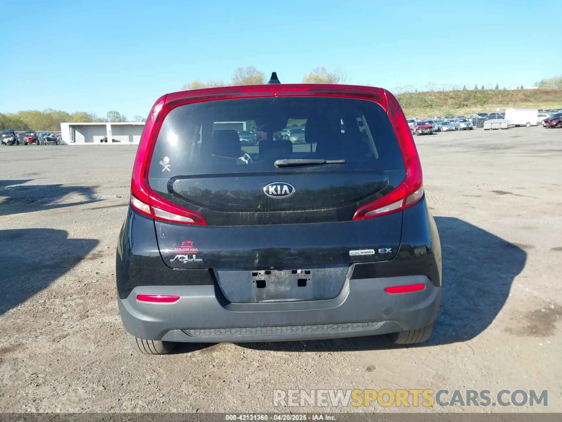 17 Photograph of a damaged car KNDJ33AU5L7037460 KIA SOUL 2020