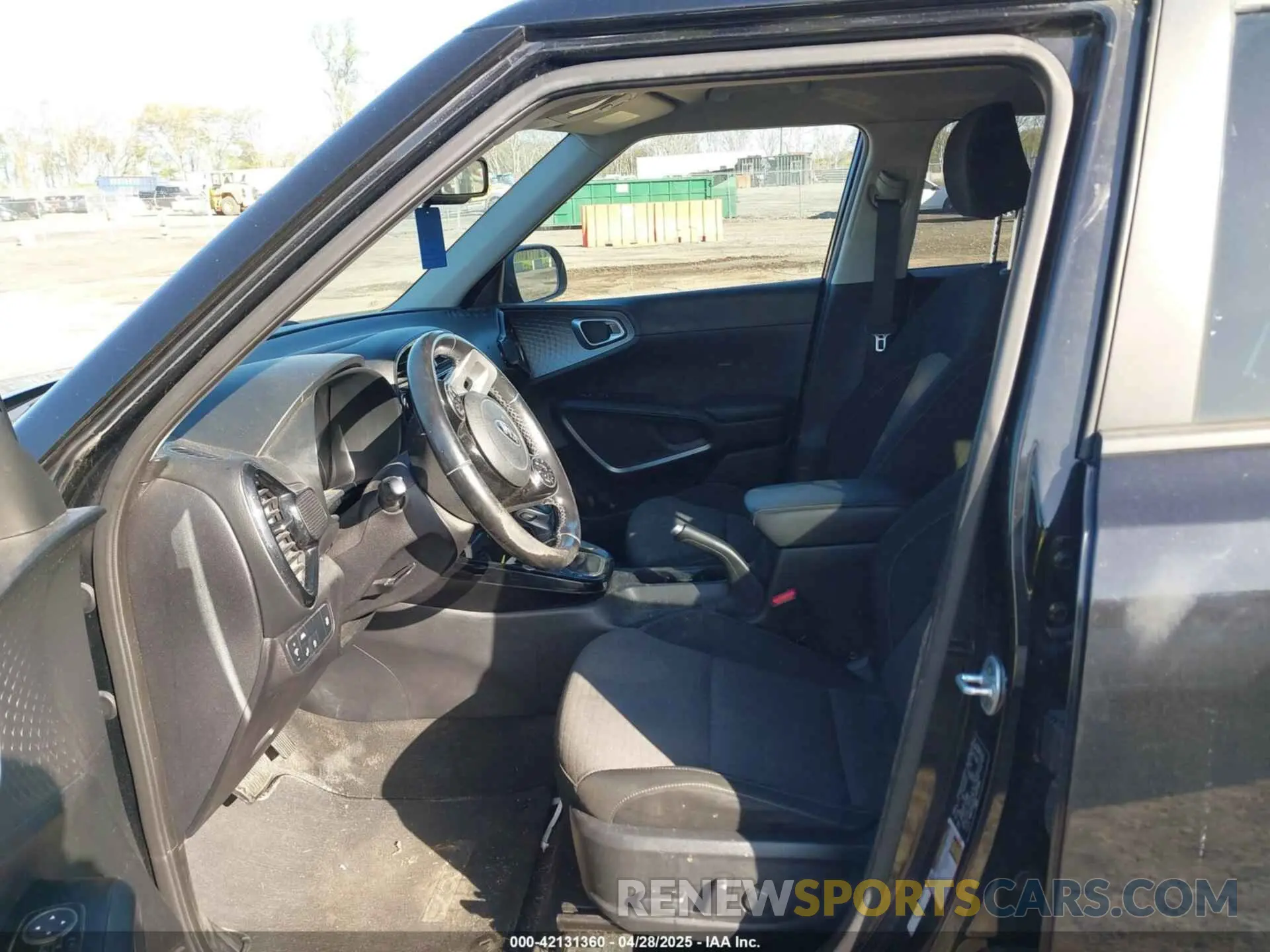 5 Photograph of a damaged car KNDJ33AU5L7037460 KIA SOUL 2020