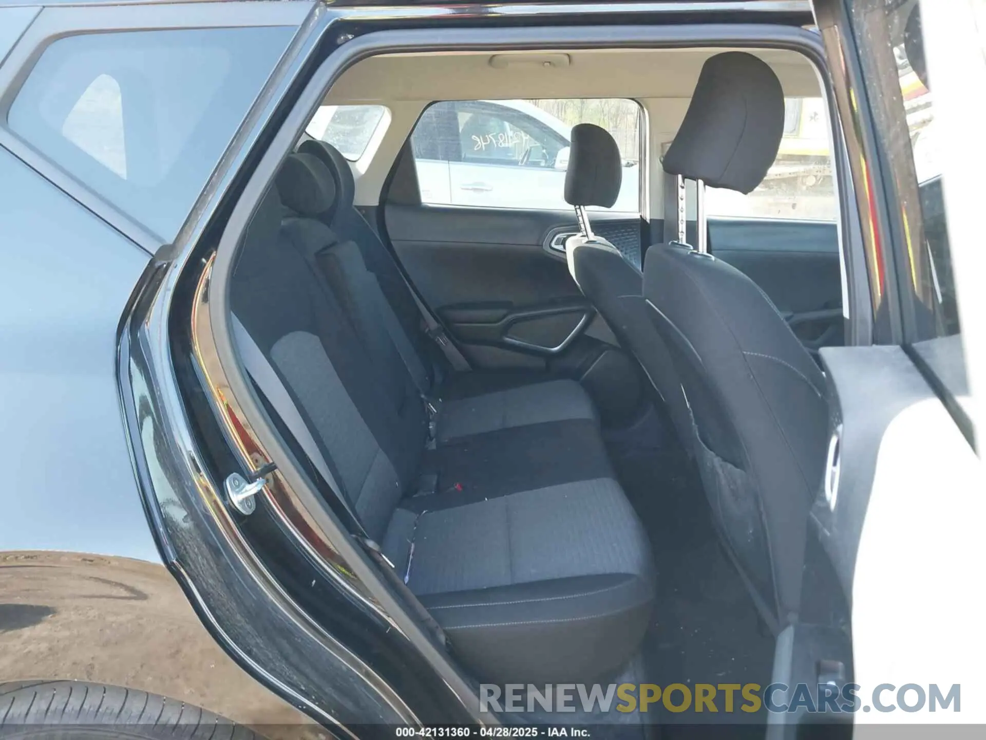 8 Photograph of a damaged car KNDJ33AU5L7037460 KIA SOUL 2020