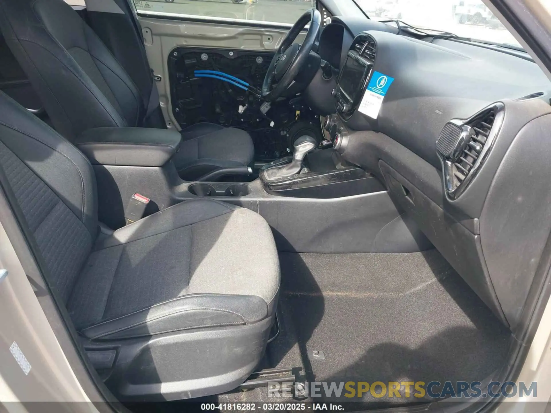 5 Photograph of a damaged car KNDJ33AU5L7073908 KIA SOUL 2020