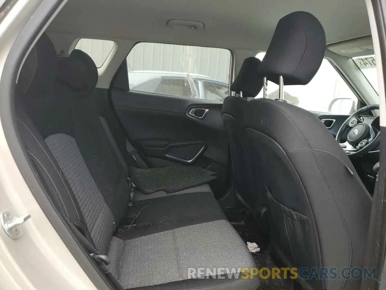11 Photograph of a damaged car KNDJ33AU5L7081619 KIA SOUL 2020