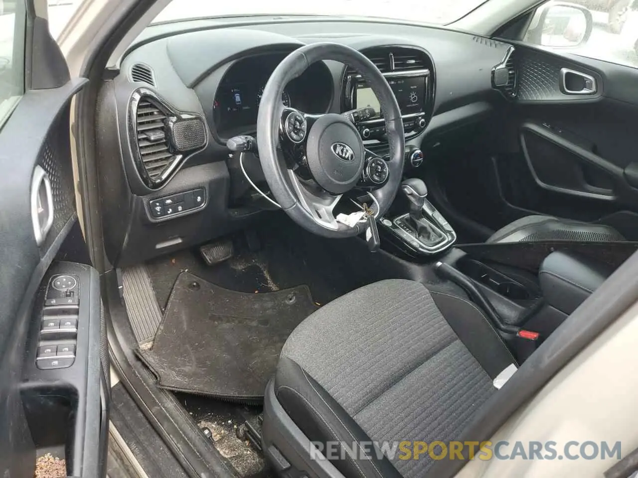8 Photograph of a damaged car KNDJ33AU5L7081619 KIA SOUL 2020