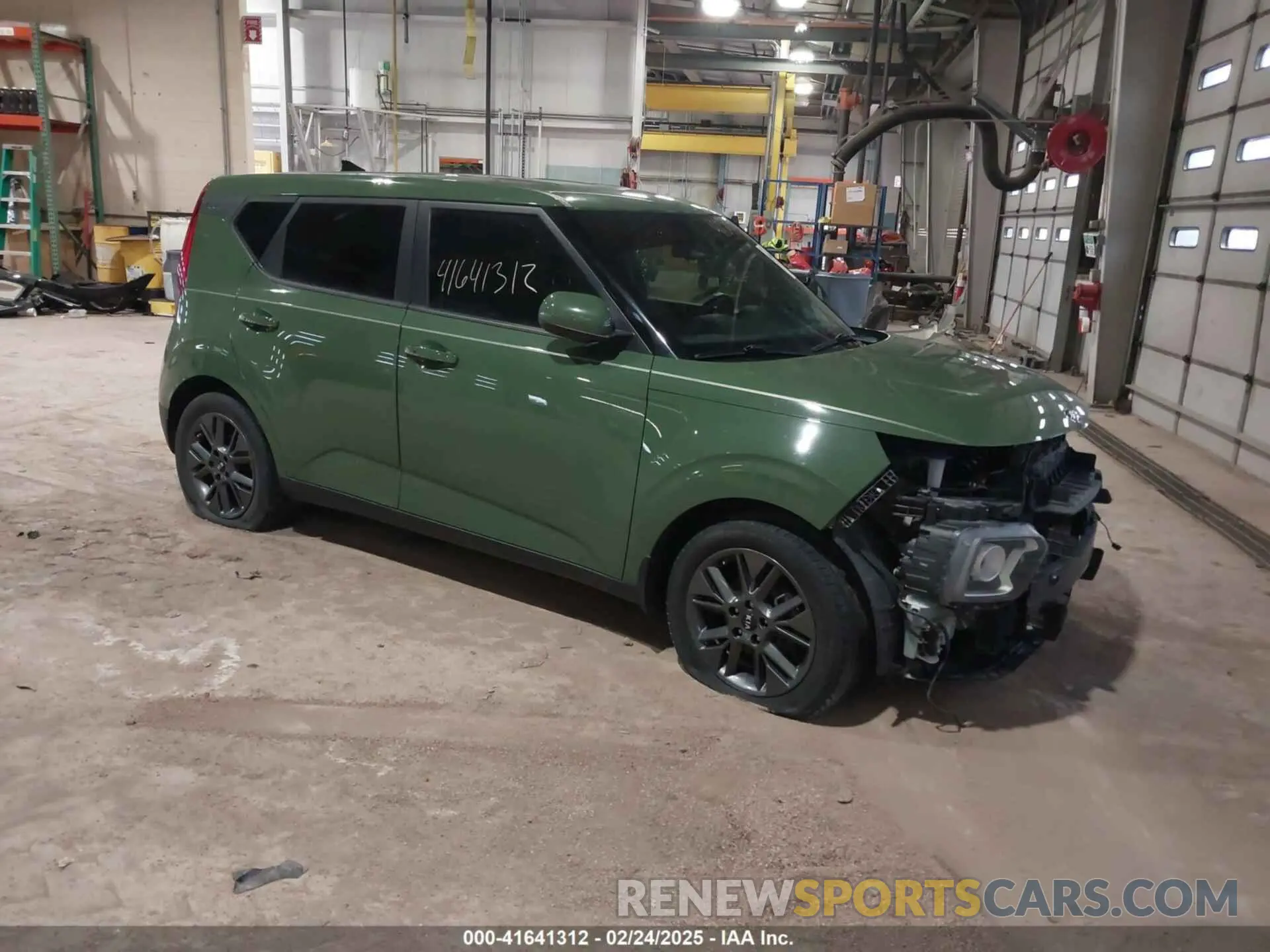 1 Photograph of a damaged car KNDJ33AU5L7101593 KIA SOUL 2020