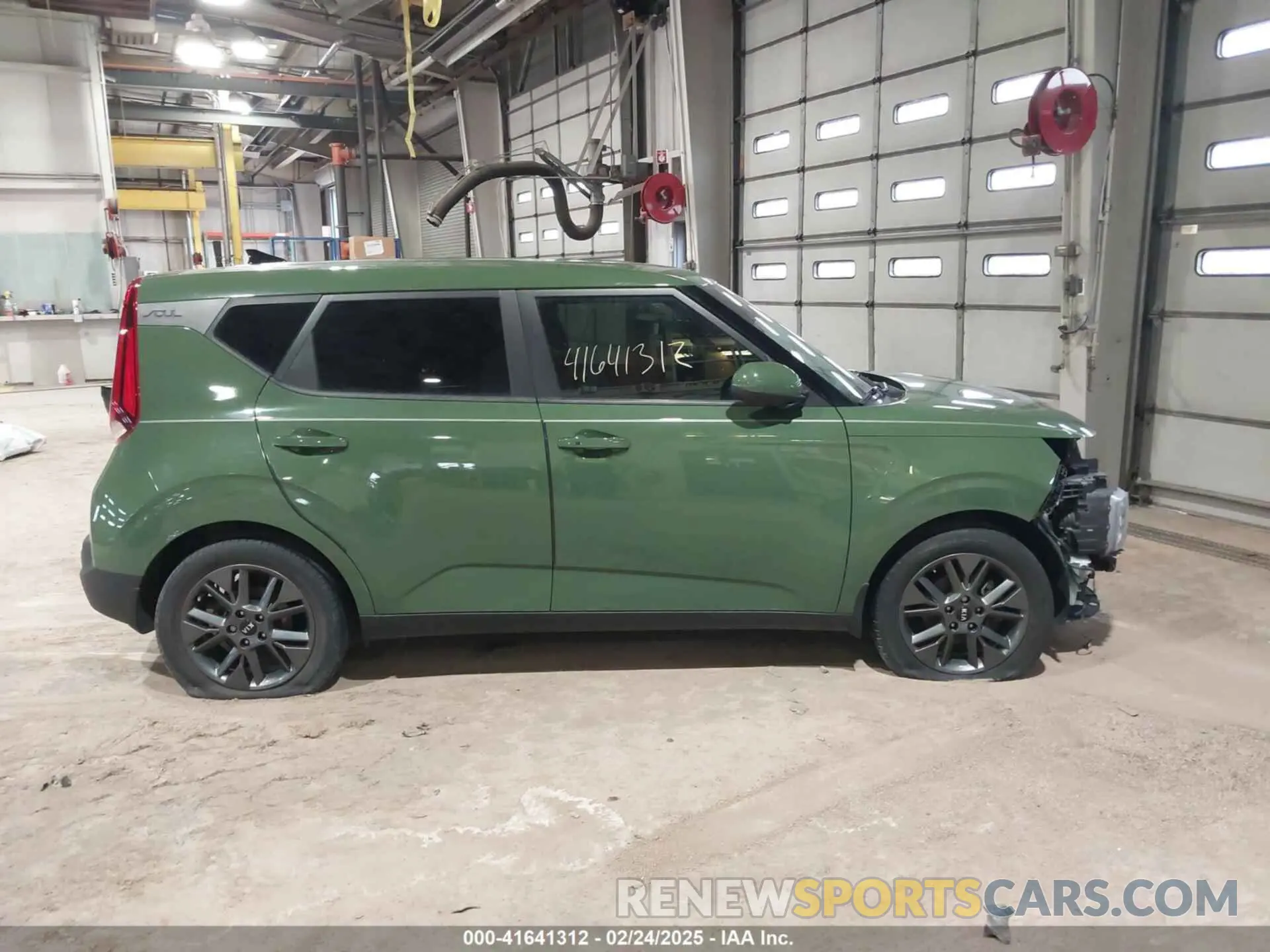 14 Photograph of a damaged car KNDJ33AU5L7101593 KIA SOUL 2020