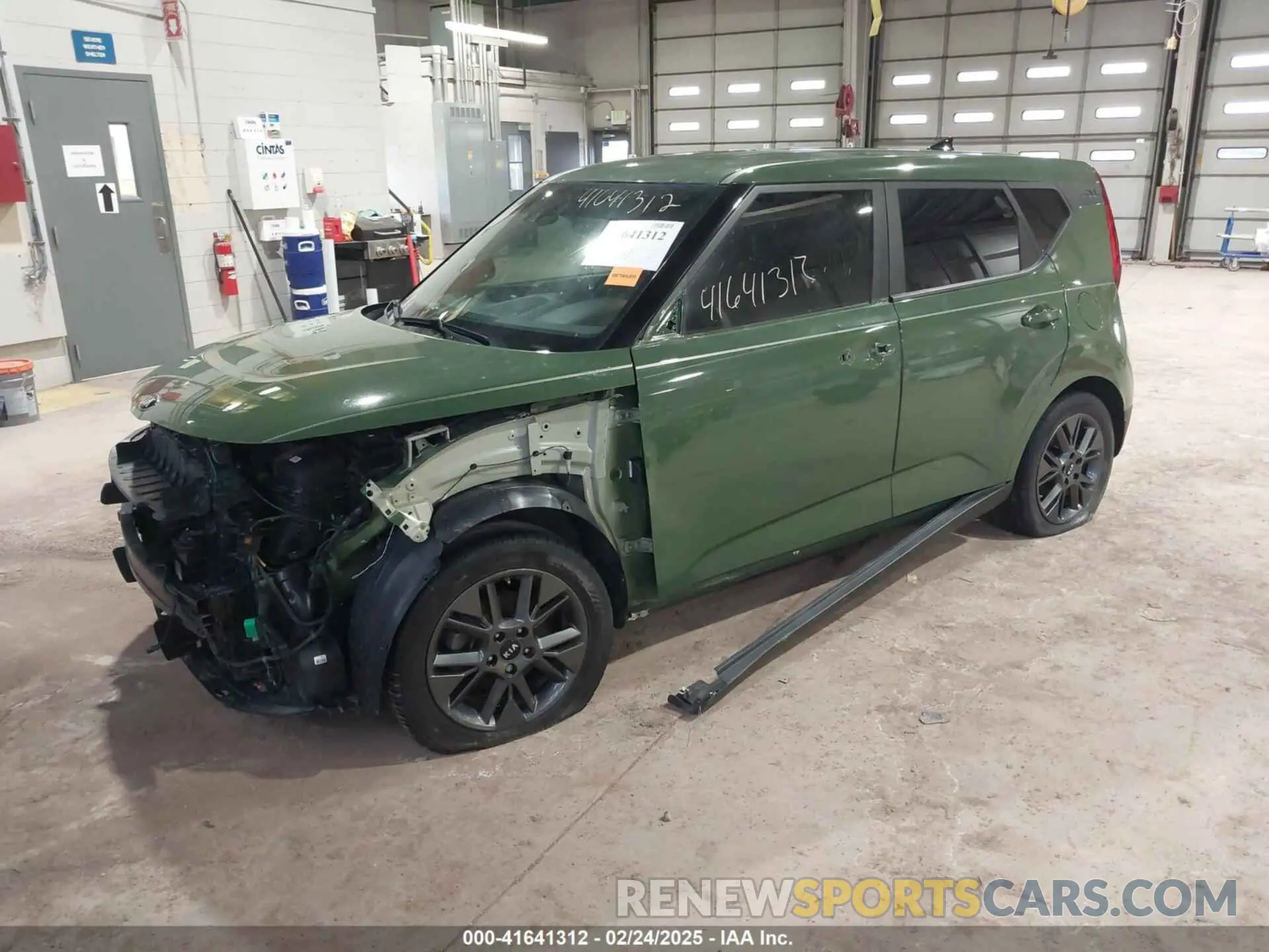 2 Photograph of a damaged car KNDJ33AU5L7101593 KIA SOUL 2020