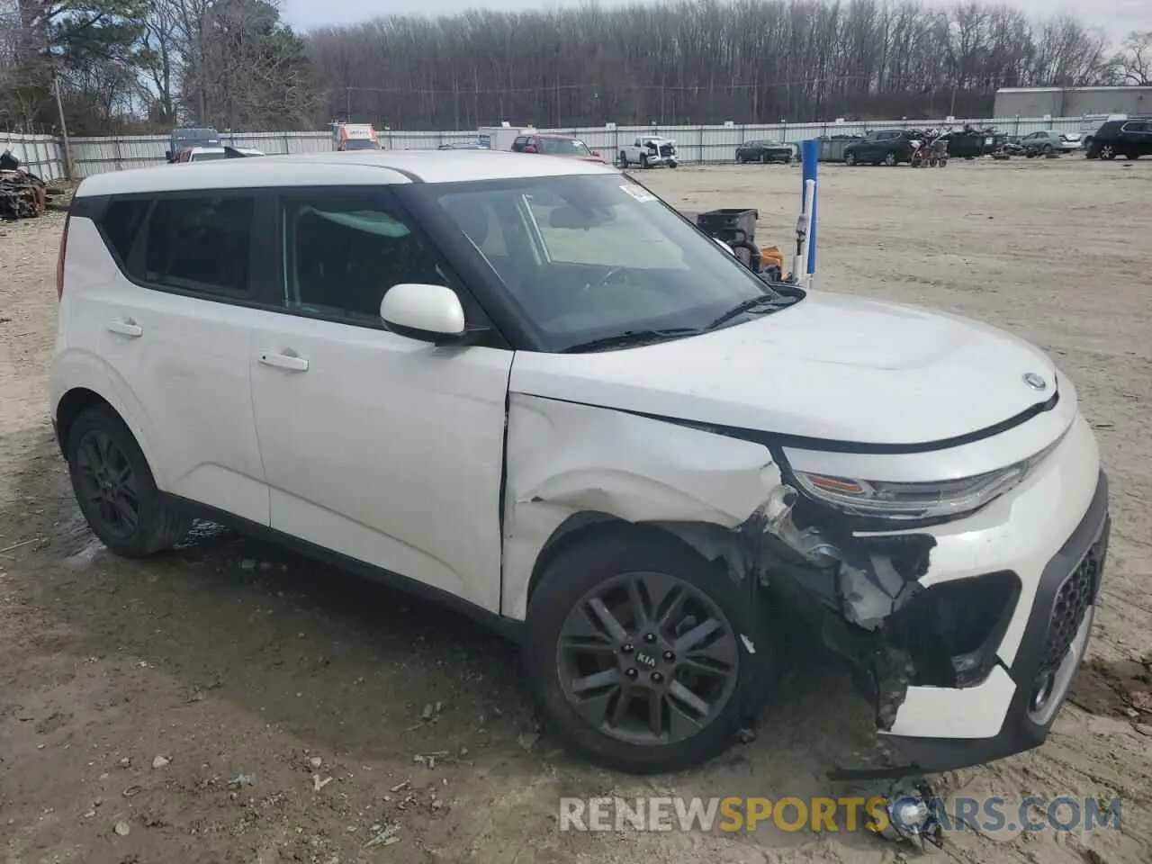 4 Photograph of a damaged car KNDJ33AU5L7707203 KIA SOUL 2020