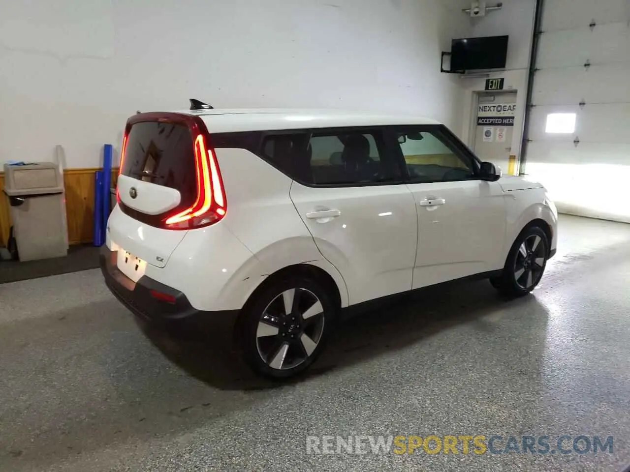 3 Photograph of a damaged car KNDJ33AU6L7036673 KIA SOUL 2020