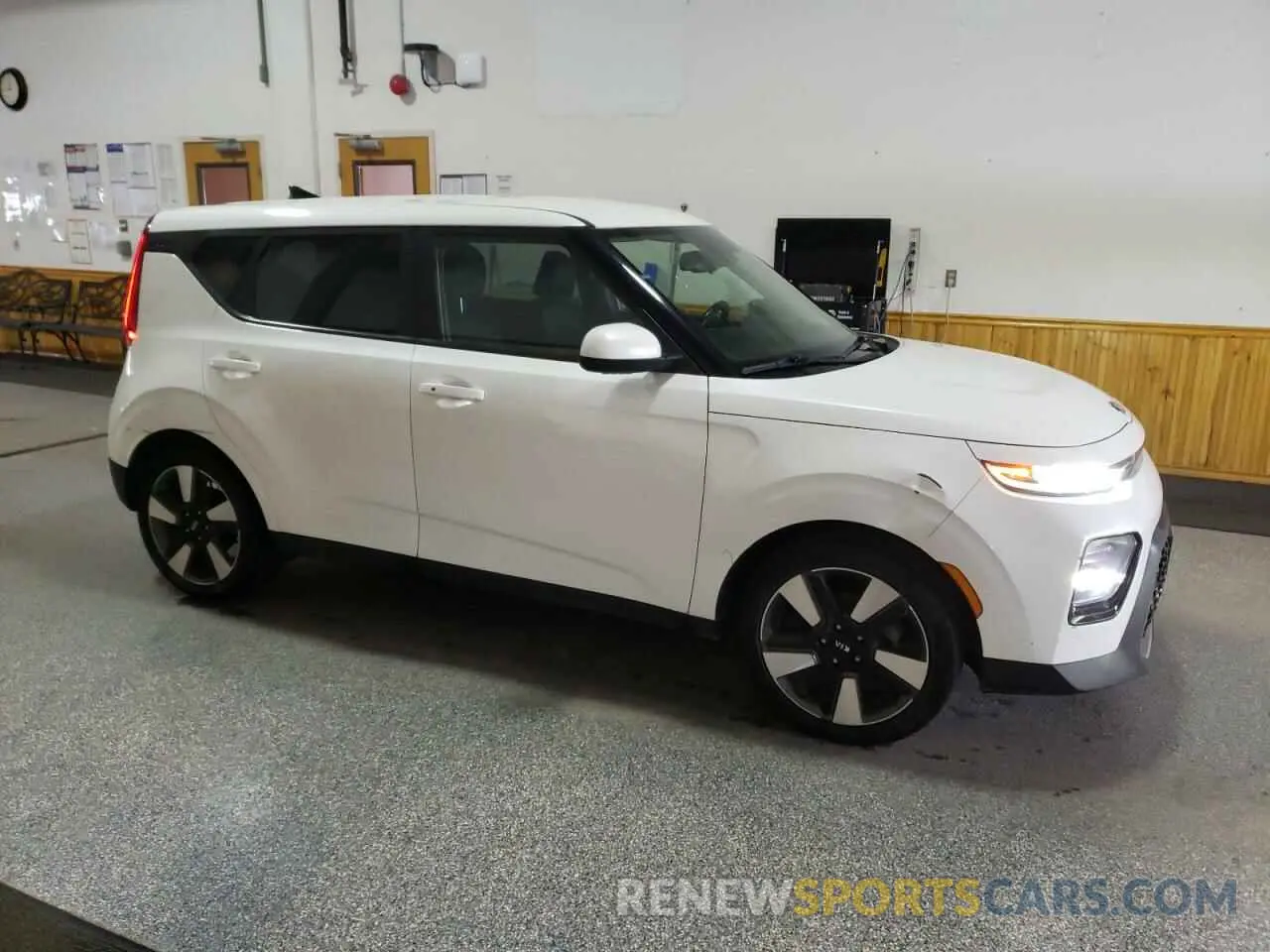 4 Photograph of a damaged car KNDJ33AU6L7036673 KIA SOUL 2020