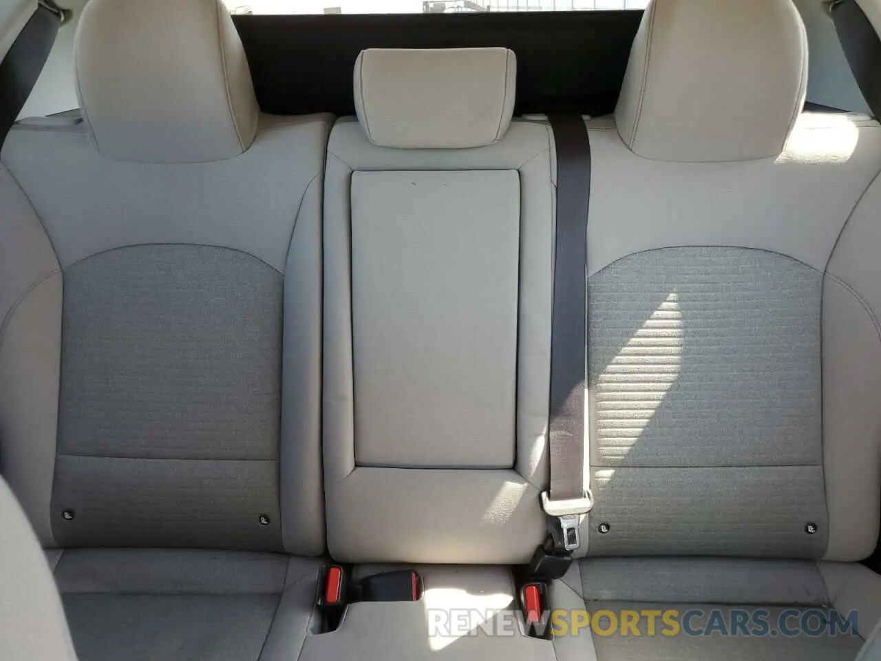10 Photograph of a damaged car KNDJ33AU6L7117947 KIA SOUL 2020
